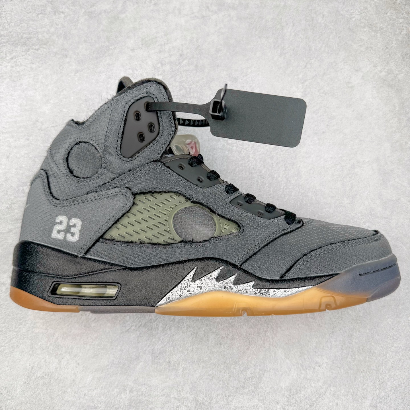 Off-White™ x Air Jordan Retro AJ5 OW联名黑蝉翼 DH8565-001 外贸订单 全套原纸板楦头开发 确保原汁原味 完美呈现五代版型 定制优质皮料 完美鞋型匹配公司货 正确TPU鞋舌锁扣 最新原厂底模 大底卡色咬花完美 鞋柜必备鞋款 终端现货供应 尺码：39 40 40.5 41 42 42.5 43 44 44.5 45 46 47.5-选品中心
