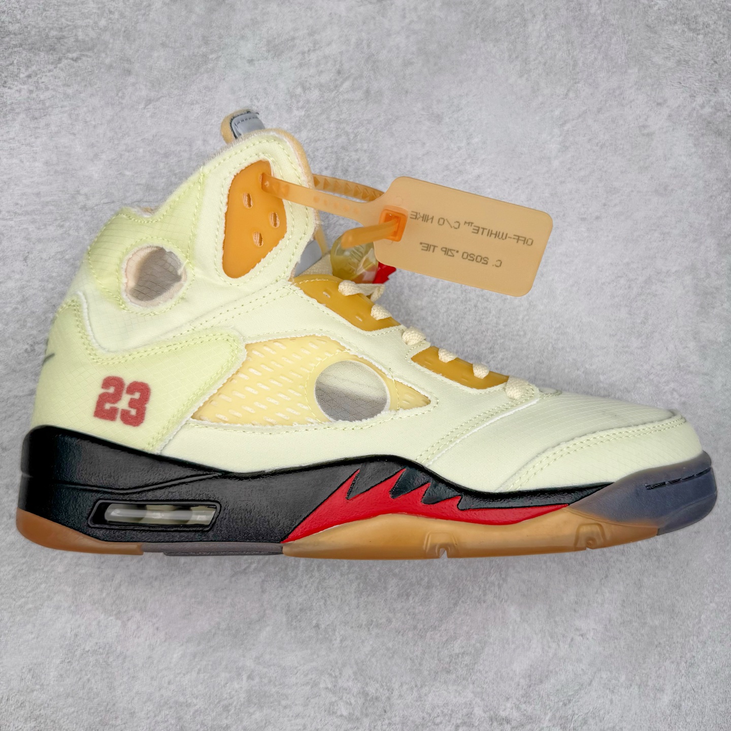 Off-White™ x Air Jordan Retro AJ5 OW联名白蝉翼 DH8565-100 外贸订单 全套原纸板楦头开发 确保原汁原味 完美呈现五代版型 定制优质皮料 完美鞋型匹配公司货 正确TPU鞋舌锁扣 最新原厂底模 大底卡色咬花完美 鞋柜必备鞋款 终端现货供应 尺码：39 40 40.5 41 42 42.5 43 44 44.5 45 46 47.5-选品中心