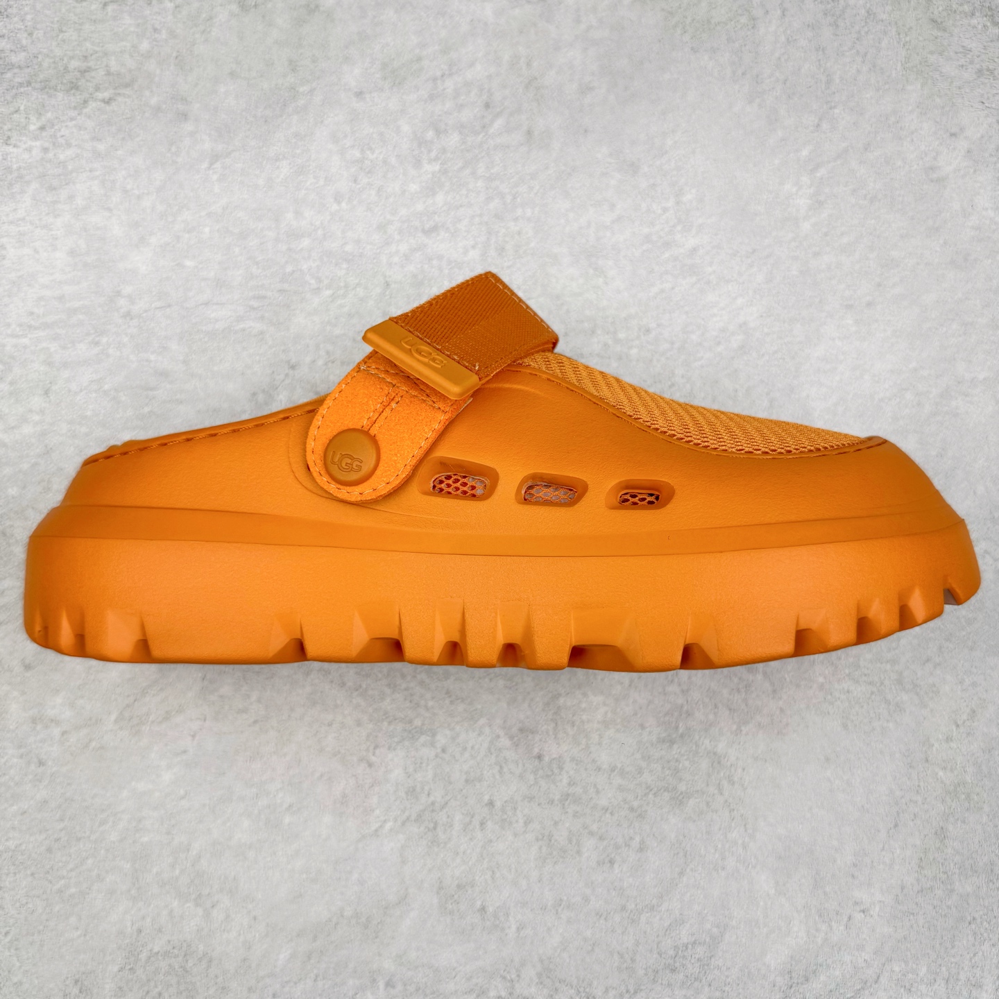 ＃SP原厂 UGG 6912 Tasman Lug 绒面革圆头轻盈低帮生活休闲鞋凉鞋 全鞋采用ZP同厂 隆丰A级澳洲进口羊皮毛一体 品牌代工厂生产线 完全遵循ZP工艺流程 代工厂原厂版师 秉承无原鞋不开发选择 注重每一处细节 市面最正版型 TREADLITE\\\”轻翼\\\”科技外底 轻便/耐用/柔韧/桩型【售后郑重承诺】一个月内若出现重大脱胶/断底等质量问题 直接为您换新！尺码：35 36 37 38 39 40-选品中心