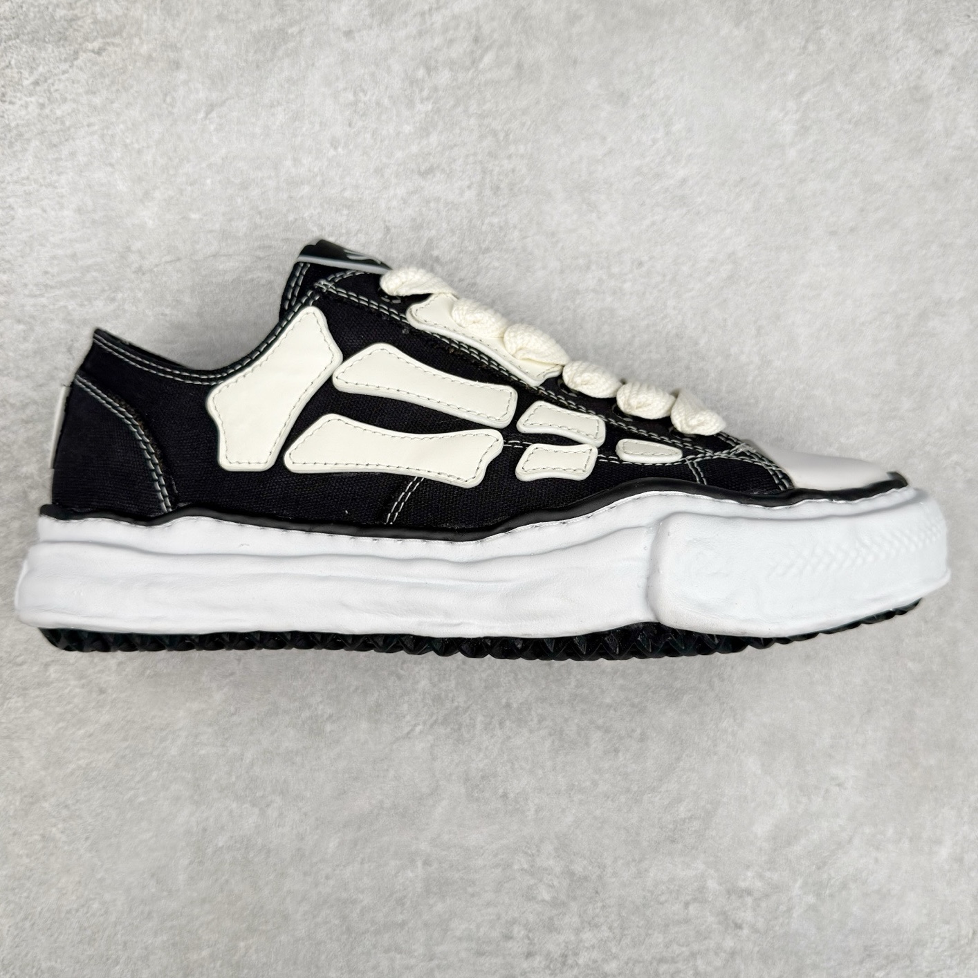 ＃原厂 MMY/Maison MIHARA YASUHIRO Wayne Original Sole Leather Low Sneaker贝壳头版变形溶解雪糕底低帮百搭休闲运动板鞋 余文乐挚爱单品 复古溶解风 日本概念时装设计师･三原康裕品牌广东原产 原楦原纸版开发楦型 全新开发双模一次发泡点位气孔EVA中底 底部嵌入组合RB橡胶耐磨大底 采用全粒面头层皮革鞋面材质 正确织麦及包装盒 清晰后跟电绣LOGO 注意区别普通版本‼️尺码：35-45 偏大一码-选品中心