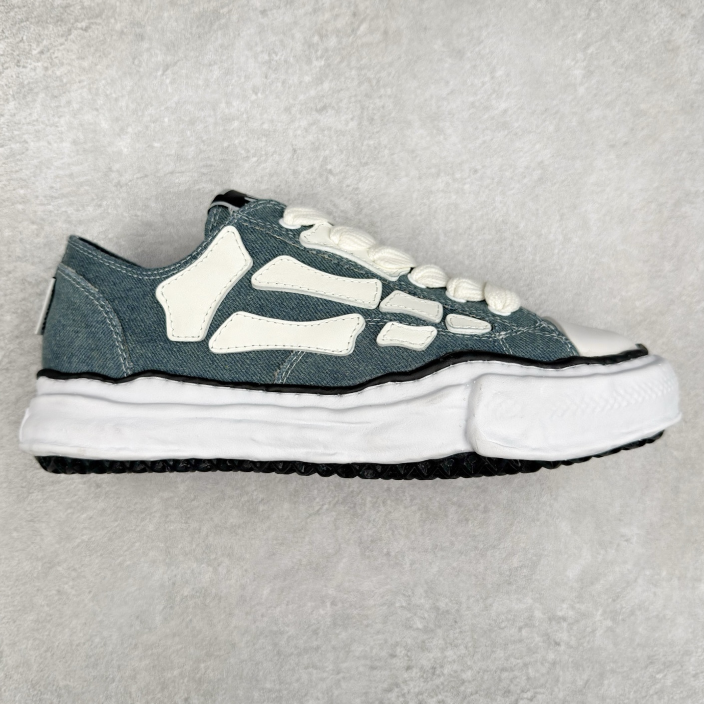 ＃原厂 MMY/Maison MIHARA YASUHIRO Wayne Original Sole Leather Low Sneaker贝壳头版变形溶解雪糕底低帮百搭休闲运动板鞋 余文乐挚爱单品 复古溶解风 日本概念时装设计师･三原康裕品牌广东原产 原楦原纸版开发楦型 全新开发双模一次发泡点位气孔EVA中底 底部嵌入组合RB橡胶耐磨大底 采用全粒面头层皮革鞋面材质 正确织麦及包装盒 清晰后跟电绣LOGO 注意区别普通版本‼️尺码：35-45 偏大一码-选品中心