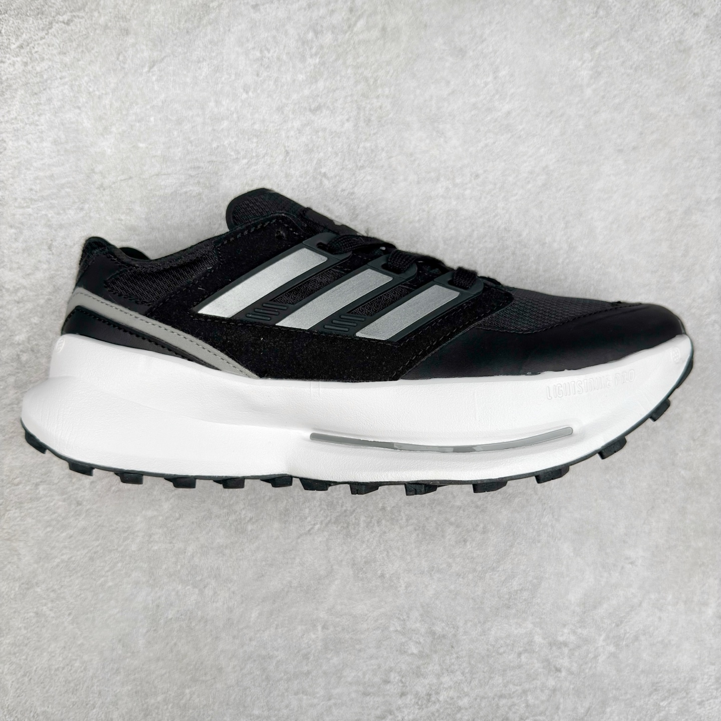 图片[10]-AD EQUIPMENT AGRAVIC 舒适百搭防滑耐磨低帮跑步鞋 厚底增高老爹鞋 复古运动风盛行，这双AD的 Equipment Agravic 可以成为新的选择。OG 味道恰到好处，但又自带一些现代气息。这是一双很有意思的款式，用到了越野跑顶级款式的大底，用到了Equipment标志配色的复古鞋面。这种组合还挺别出心裁的。充满工业美感的阿迪EQT，lightstrike Pro注塑发泡和马牌越野底的组合.尺码：36 36⅔ 37⅓ 38 38⅔ 39⅓ 40 40⅔ 41⅓ 42 42⅔ 43⅓ 44 45-选品中心