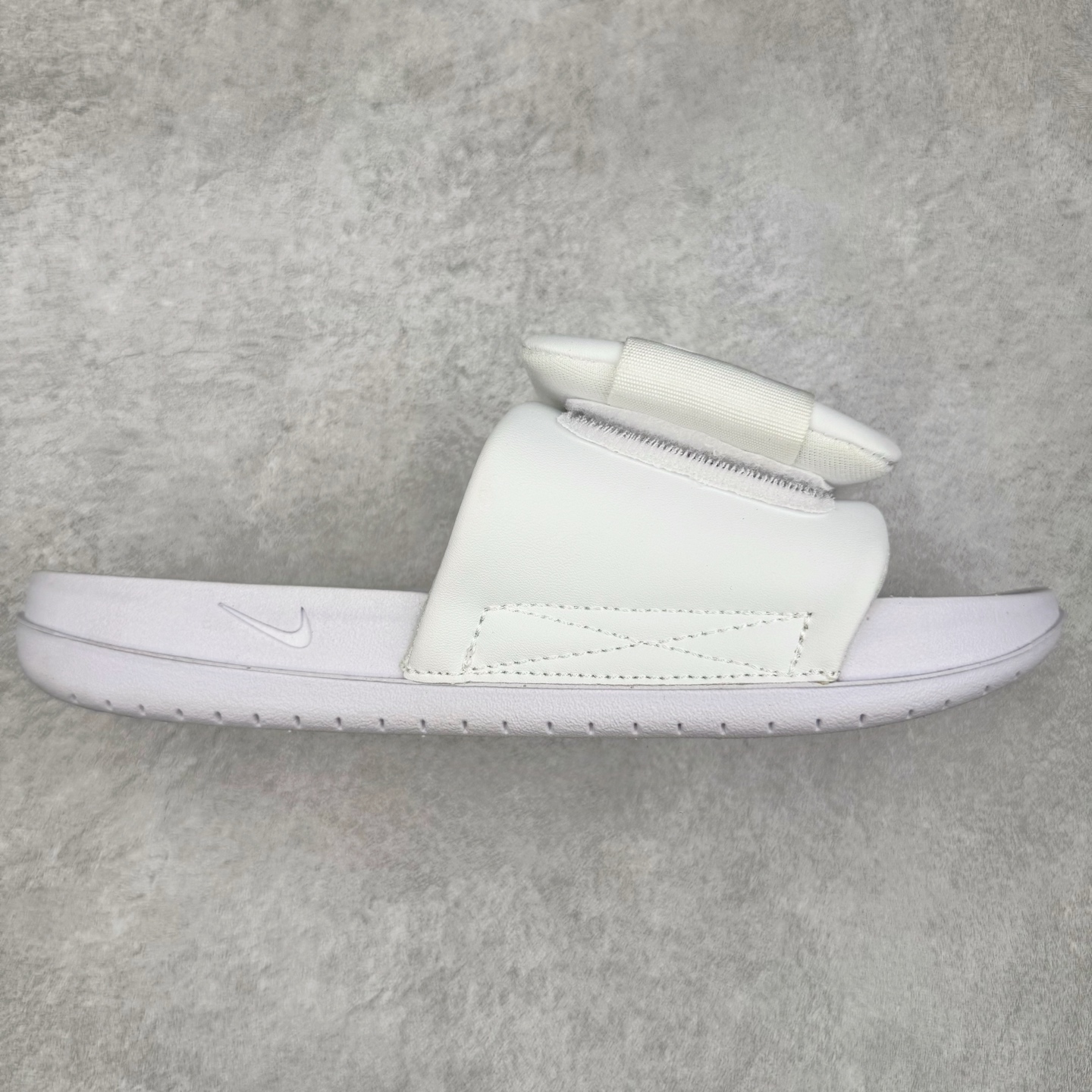 图片[11]-NK Offcourt Adiust Slide 运动拖鞋 男女同款 微翘式鞋头设计 响应灵活 保护脚趾 采用经典鞋型 融入全新细节点缀 整体简约且富有质感 鞋底耐磨材质搭配丰富的防滑底纹设计 可平稳抓地 不易打滑 尺码：36 36.5 37.5 38 38.5 39 40 40.5 41 42 42.5 43 44 44.5 45-选品中心