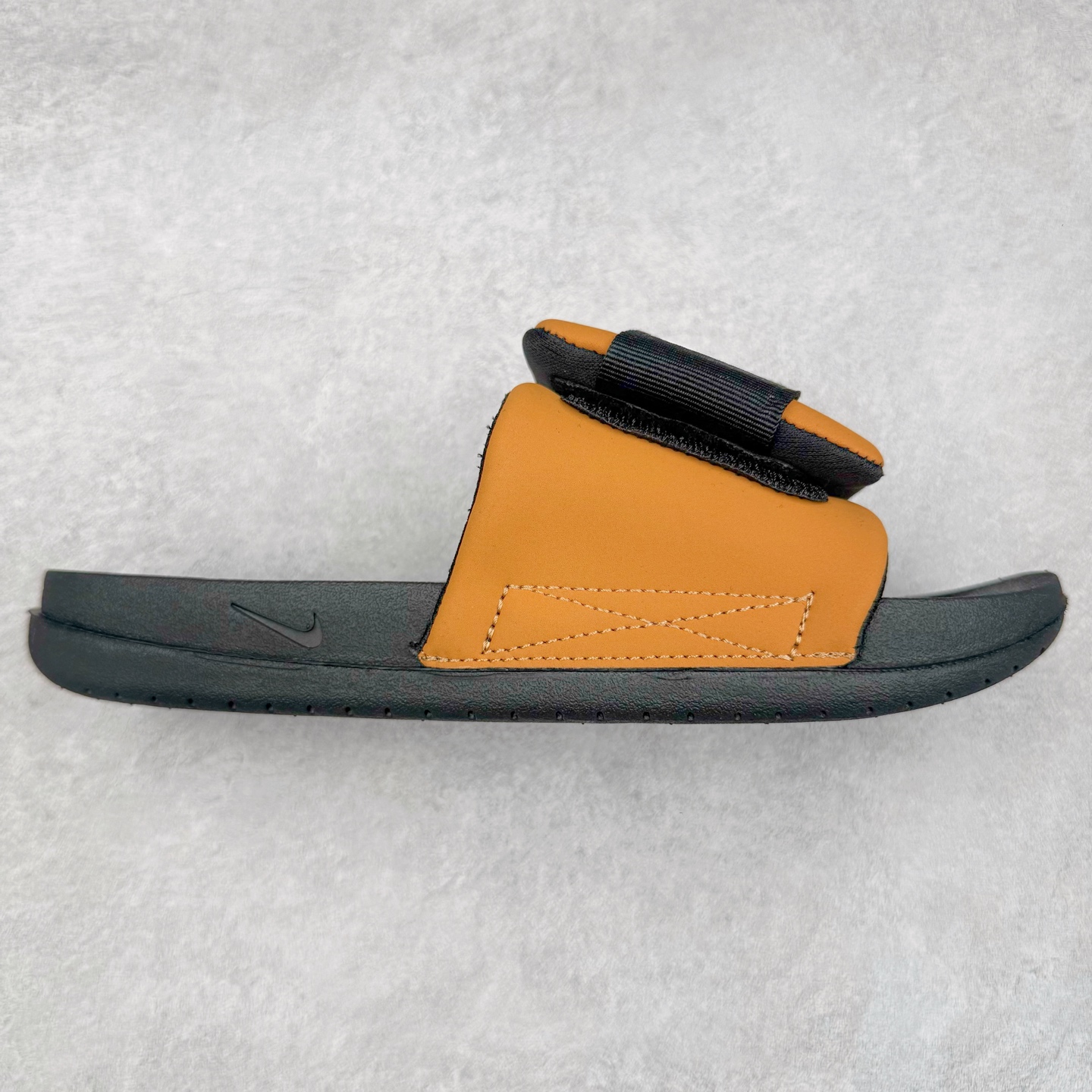 图片[6]-NK Offcourt Adiust Slide 运动拖鞋 男女同款 微翘式鞋头设计 响应灵活 保护脚趾 采用经典鞋型 融入全新细节点缀 整体简约且富有质感 鞋底耐磨材质搭配丰富的防滑底纹设计 可平稳抓地 不易打滑 尺码：36 36.5 37.5 38 38.5 39 40 40.5 41 42 42.5 43 44 44.5 45-选品中心