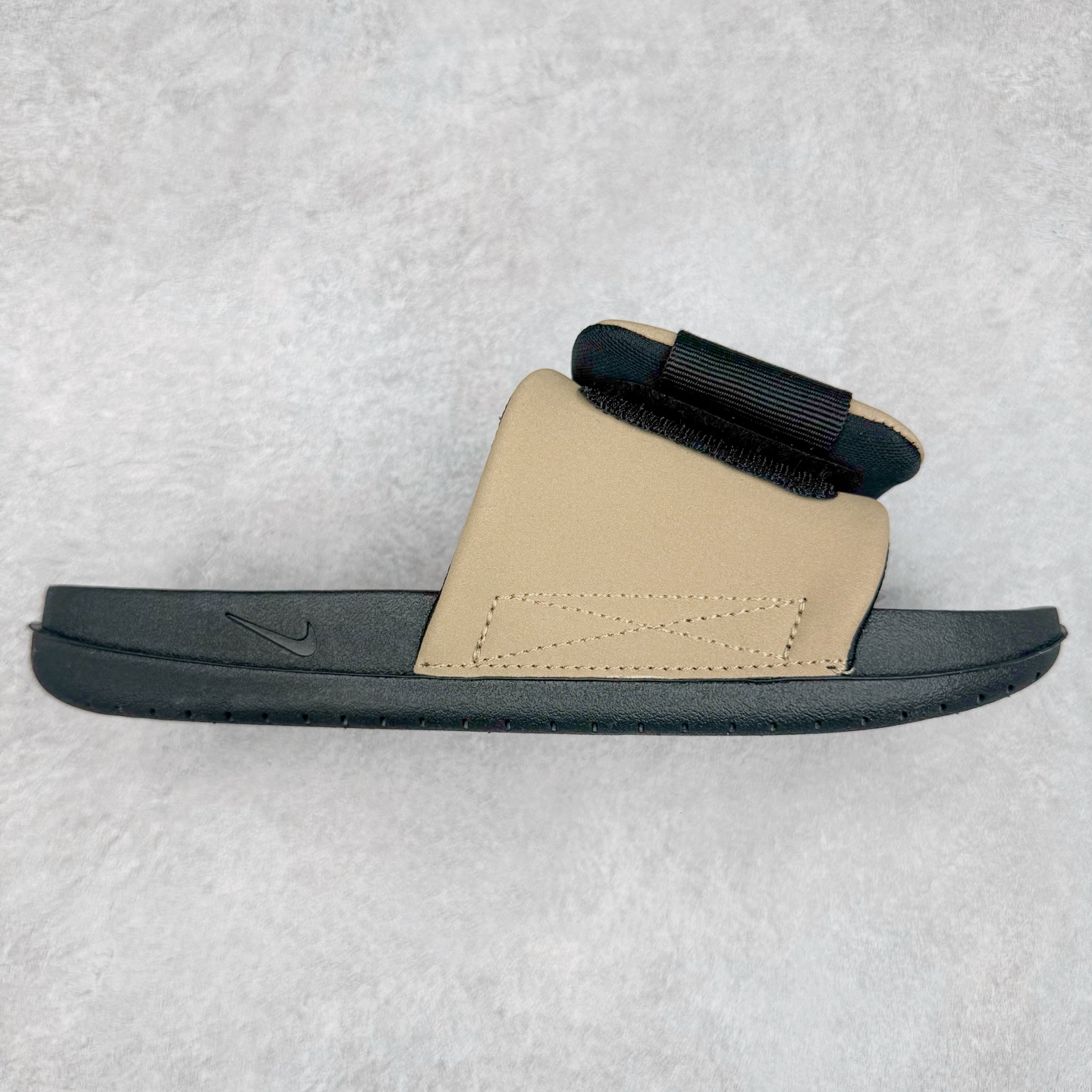 图片[13]-NK Offcourt Adiust Slide 运动拖鞋 男女同款 微翘式鞋头设计 响应灵活 保护脚趾 采用经典鞋型 融入全新细节点缀 整体简约且富有质感 鞋底耐磨材质搭配丰富的防滑底纹设计 可平稳抓地 不易打滑 尺码：36 36.5 37.5 38 38.5 39 40 40.5 41 42 42.5 43 44 44.5 45-选品中心