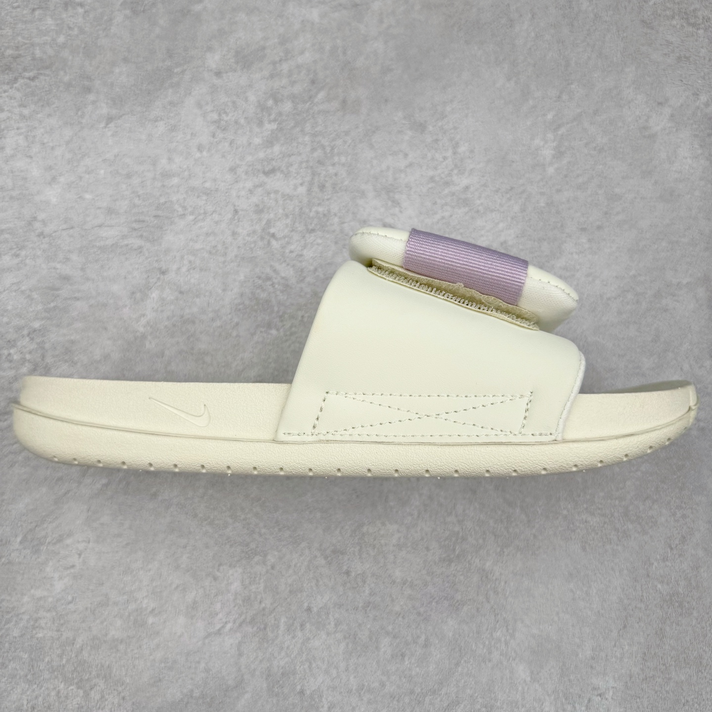 图片[4]-NK Offcourt Adiust Slide 运动拖鞋 男女同款 微翘式鞋头设计 响应灵活 保护脚趾 采用经典鞋型 融入全新细节点缀 整体简约且富有质感 鞋底耐磨材质搭配丰富的防滑底纹设计 可平稳抓地 不易打滑 尺码：36 36.5 37.5 38 38.5 39 40 40.5 41 42 42.5 43 44 44.5 45-选品中心