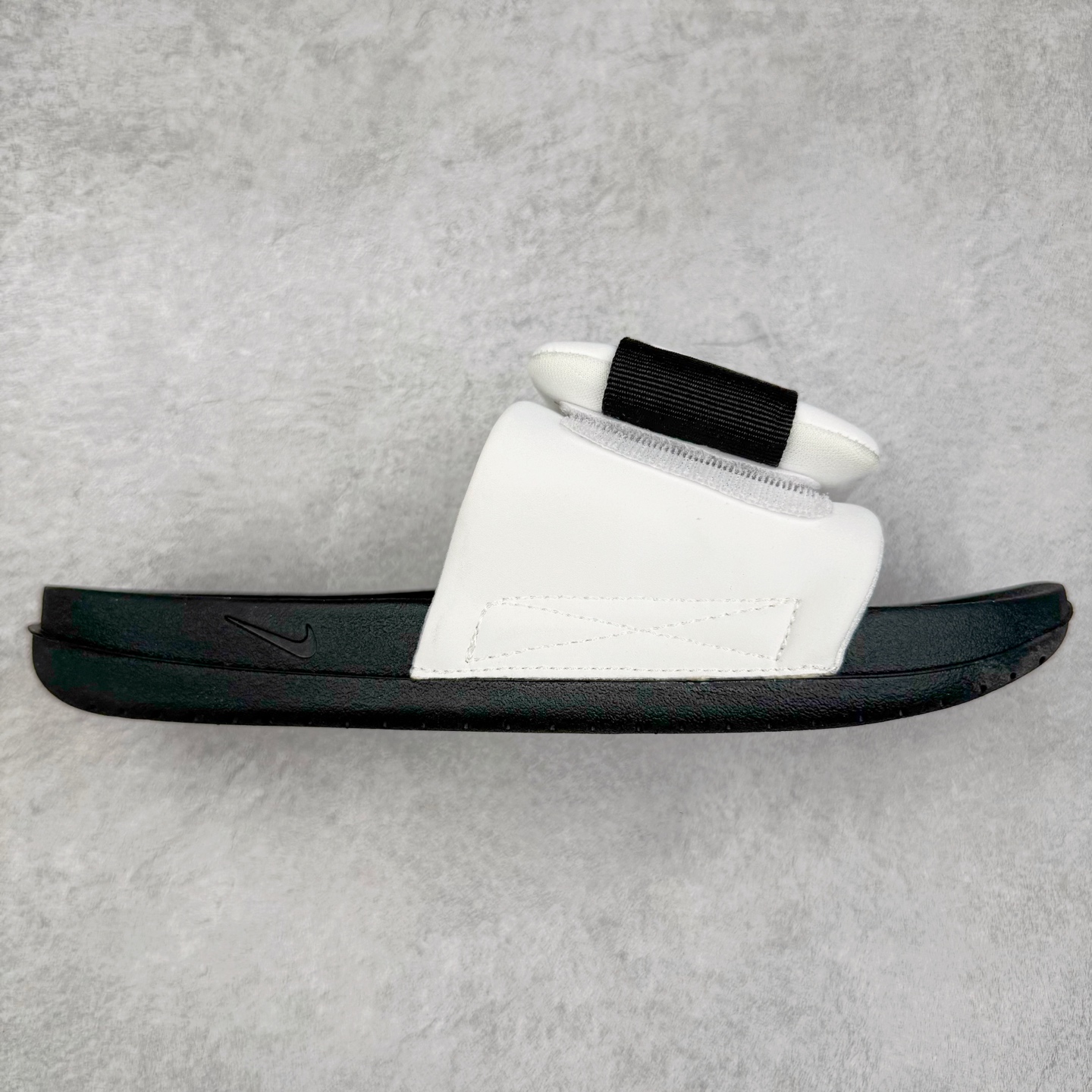 图片[3]-NK Offcourt Adiust Slide 运动拖鞋 男女同款 微翘式鞋头设计 响应灵活 保护脚趾 采用经典鞋型 融入全新细节点缀 整体简约且富有质感 鞋底耐磨材质搭配丰富的防滑底纹设计 可平稳抓地 不易打滑 尺码：36 36.5 37.5 38 38.5 39 40 40.5 41 42 42.5 43 44 44.5 45-选品中心