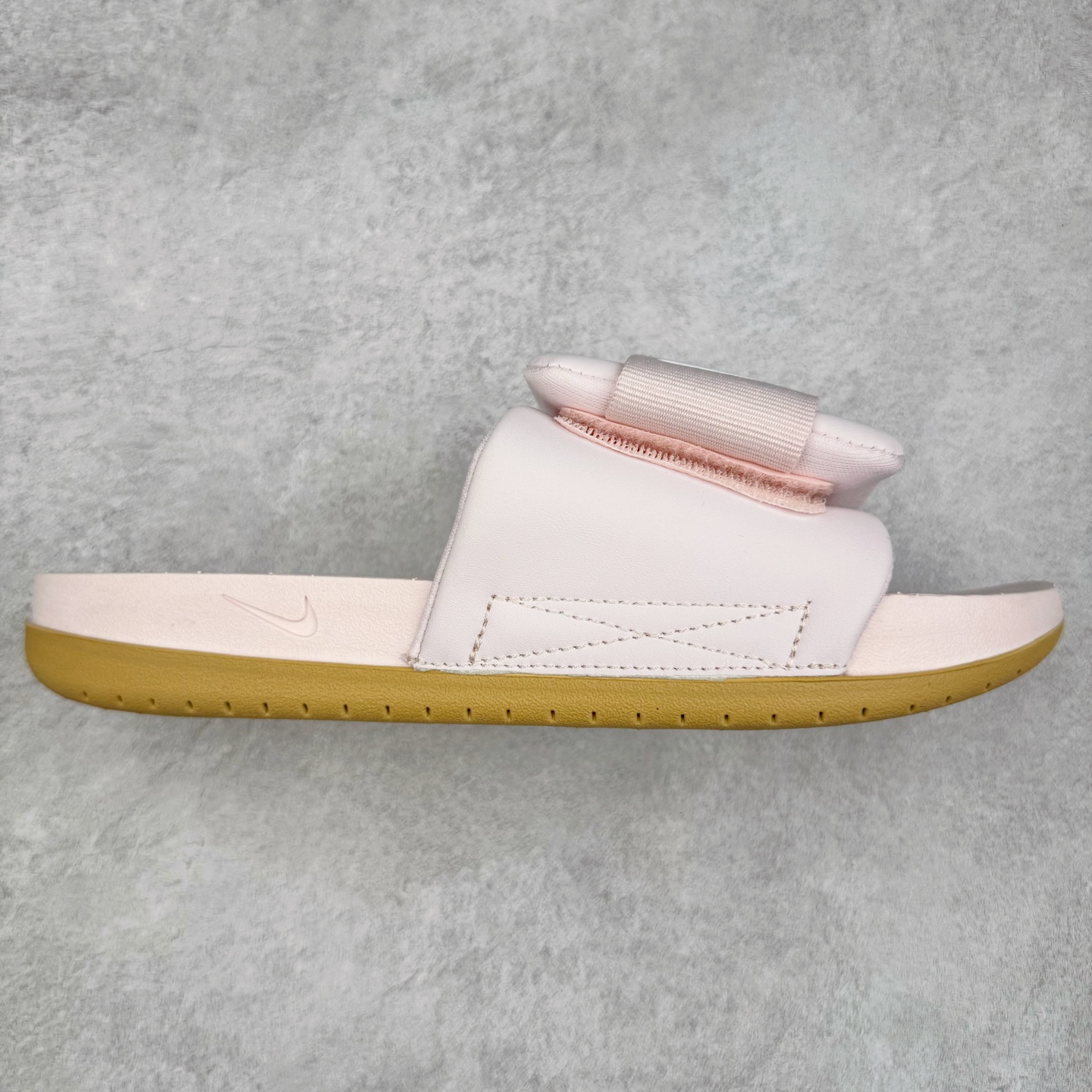 图片[2]-NK Offcourt Adiust Slide 运动拖鞋 男女同款 微翘式鞋头设计 响应灵活 保护脚趾 采用经典鞋型 融入全新细节点缀 整体简约且富有质感 鞋底耐磨材质搭配丰富的防滑底纹设计 可平稳抓地 不易打滑 尺码：36 36.5 37.5 38 38.5 39 40 40.5 41 42 42.5 43 44 44.5 45-选品中心