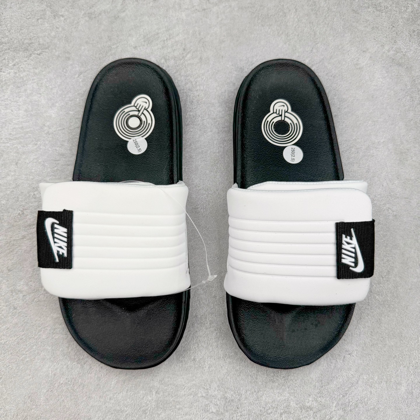 图片[6]-NK Offcourt Adiust Slide 运动拖鞋 男女同款 微翘式鞋头设计 响应灵活 保护脚趾 采用经典鞋型 融入全新细节点缀 整体简约且富有质感 鞋底耐磨材质搭配丰富的防滑底纹设计 可平稳抓地 不易打滑 尺码：36 36.5 37.5 38 38.5 39 40 40.5 41 42 42.5 43 44 44.5 45-选品中心