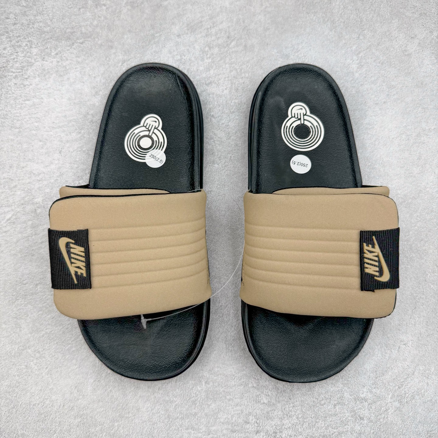 图片[16]-NK Offcourt Adiust Slide 运动拖鞋 男女同款 微翘式鞋头设计 响应灵活 保护脚趾 采用经典鞋型 融入全新细节点缀 整体简约且富有质感 鞋底耐磨材质搭配丰富的防滑底纹设计 可平稳抓地 不易打滑 尺码：36 36.5 37.5 38 38.5 39 40 40.5 41 42 42.5 43 44 44.5 45-选品中心