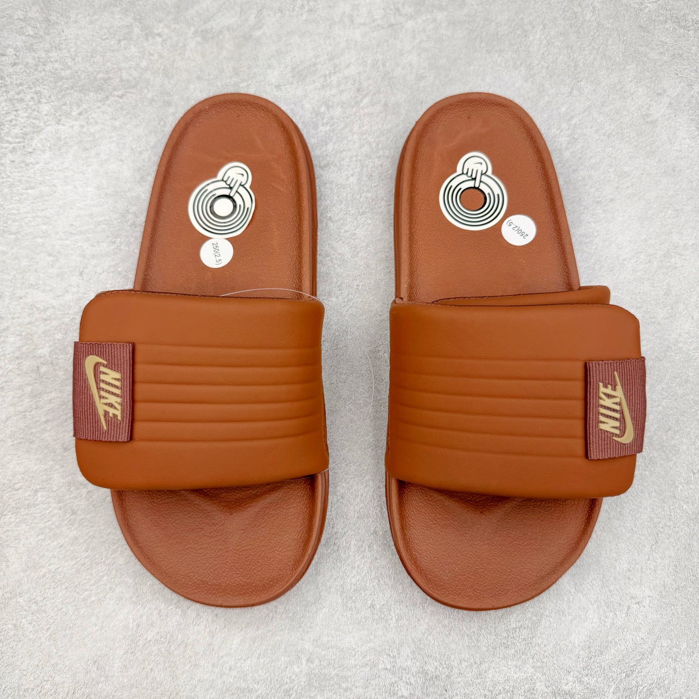 图片[15]-NK Offcourt Adiust Slide 运动拖鞋 男女同款 微翘式鞋头设计 响应灵活 保护脚趾 采用经典鞋型 融入全新细节点缀 整体简约且富有质感 鞋底耐磨材质搭配丰富的防滑底纹设计 可平稳抓地 不易打滑 尺码：36 36.5 37.5 38 38.5 39 40 40.5 41 42 42.5 43 44 44.5 45-选品中心