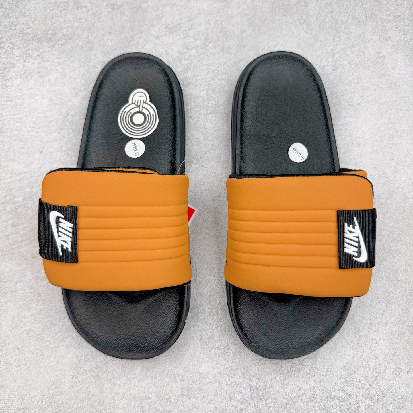 图片[2]-NK Offcourt Adiust Slide 运动拖鞋 男女同款 微翘式鞋头设计 响应灵活 保护脚趾 采用经典鞋型 融入全新细节点缀 整体简约且富有质感 鞋底耐磨材质搭配丰富的防滑底纹设计 可平稳抓地 不易打滑 尺码：36 36.5 37.5 38 38.5 39 40 40.5 41 42 42.5 43 44 44.5 45-选品中心
