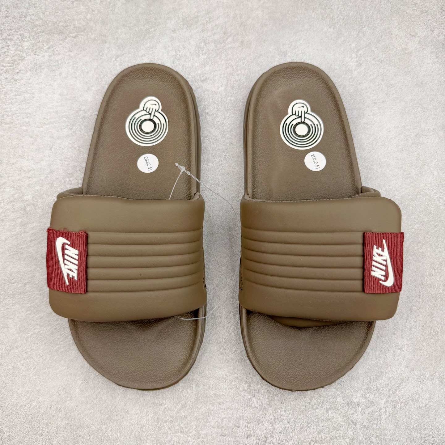 图片[3]-NK Offcourt Adiust Slide 运动拖鞋 男女同款 微翘式鞋头设计 响应灵活 保护脚趾 采用经典鞋型 融入全新细节点缀 整体简约且富有质感 鞋底耐磨材质搭配丰富的防滑底纹设计 可平稳抓地 不易打滑 尺码：36 36.5 37.5 38 38.5 39 40 40.5 41 42 42.5 43 44 44.5 45-选品中心