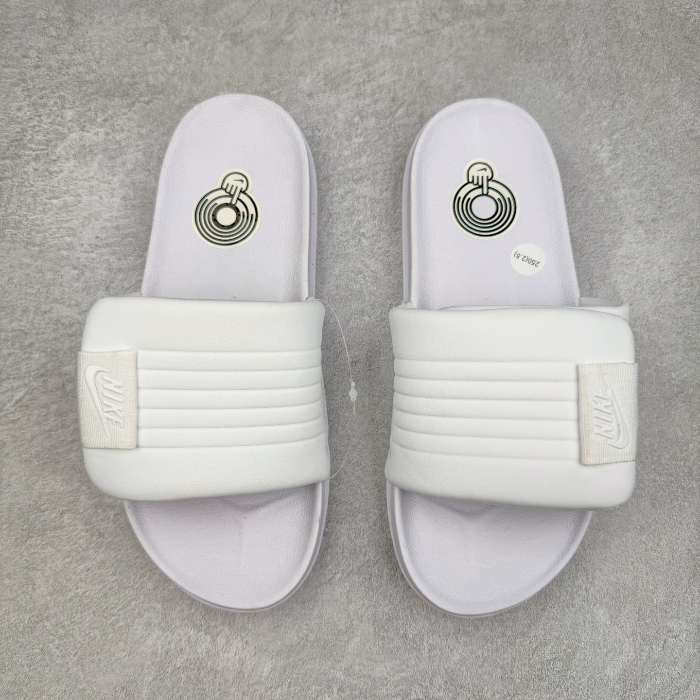 图片[10]-NK Offcourt Adiust Slide 运动拖鞋 男女同款 微翘式鞋头设计 响应灵活 保护脚趾 采用经典鞋型 融入全新细节点缀 整体简约且富有质感 鞋底耐磨材质搭配丰富的防滑底纹设计 可平稳抓地 不易打滑 尺码：36 36.5 37.5 38 38.5 39 40 40.5 41 42 42.5 43 44 44.5 45-选品中心