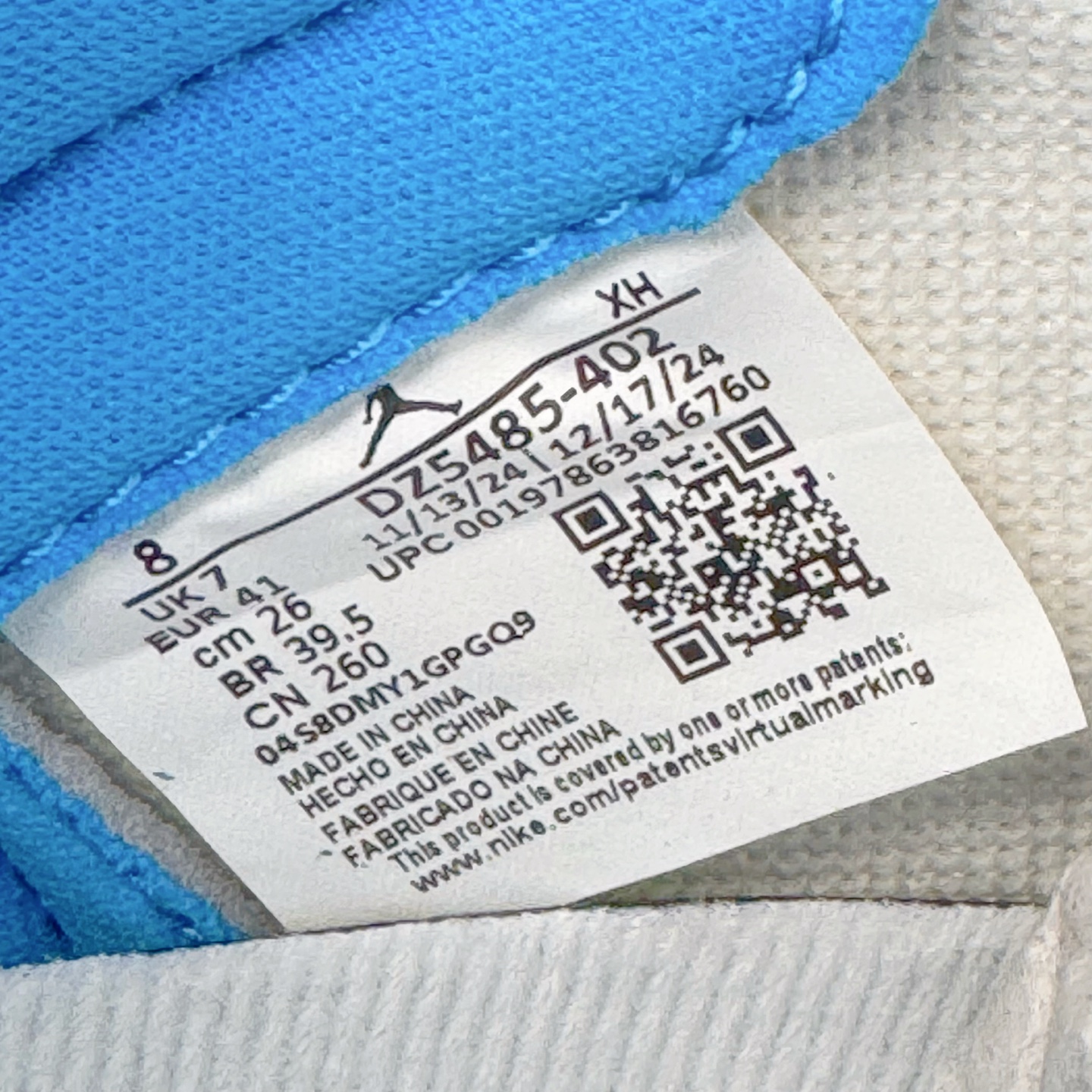 图片[11]-＃Ljr特供 Air Jordan AJ1 Retro High 氧化北卡蓝 DZ5485-402 全新改良批次 圈内最强倒钩系列 恪守真诚 承诺混一赔十 高端零售裸鞋圈特供批次 SZ原厂全套原楦原纸板冲刀磨具开发 原厂皮料加持 原厂港宝加持定型后跟R度完美 同源原厂电绣 飞翼针数密度立体效果一致 百分百一致原鞋 原厂拉帮工艺 针距密度一致 后跟弧度收口自然不对折 极致一眼正品既视感 进口玻璃冲刀皮料裁剪零毛边 全鞋电脑针车工艺 品控清洁度最高QC检验标准 免检产品 原厂订购鞋盒、鞋标、防尘纸、鞋撑、鞋带 追求极致的原厂味道 尺码：40.5 41 42 42.5 43 44 44.5 45 46 47.5 48.5-选品中心