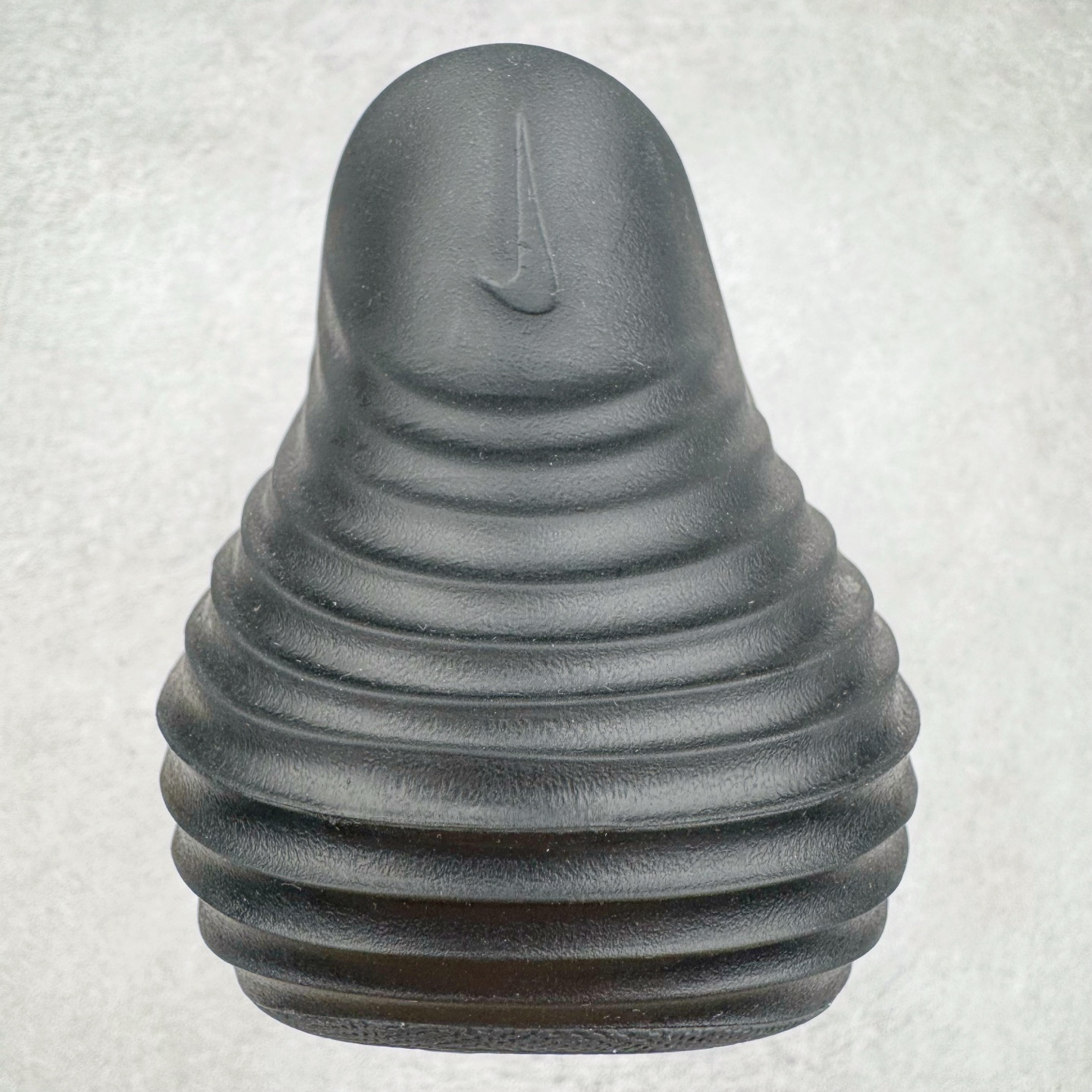 图片[8]-＃Lw纯原 NK ReactX Rejuven8 简约舒适百搭洞洞鞋 FV5060-001 重金购入原鞋及原档案磨具生产指令开发 唯一正确组合大底 组合侧面Logo 鞋头不过分上翘 后跟Logo 凹凸明显 轮廓分明 LOGO内侧钢印清晰工整 原厂磨具全鞋无多余毛边 同源公司EVA粒子环保塑料 原厂指令配方 无任何异味 弹性卡色均保持原鞋一致 匠心打造 鞋口弧度大小 鞋面色泽质感同步原鞋 LOGO内侧钢印清晰工整 从名字就能看出，这款鞋搭载了React X缓震科技，保证了舒适的脚感和轻盈的穿着体验。设计上，这双鞋采用了近几年非常流行的洞洞鞋风格，但特别之处在于加入了波浪纹路细节，让整个鞋型看起来更有立体感，视觉上也增添了几分现代感。尺码：36 36.5 37.5 38 38.5 39 40 40.5 41 42 42.5 43 44 44.5 45 46.5 47.5 48.5-选品中心