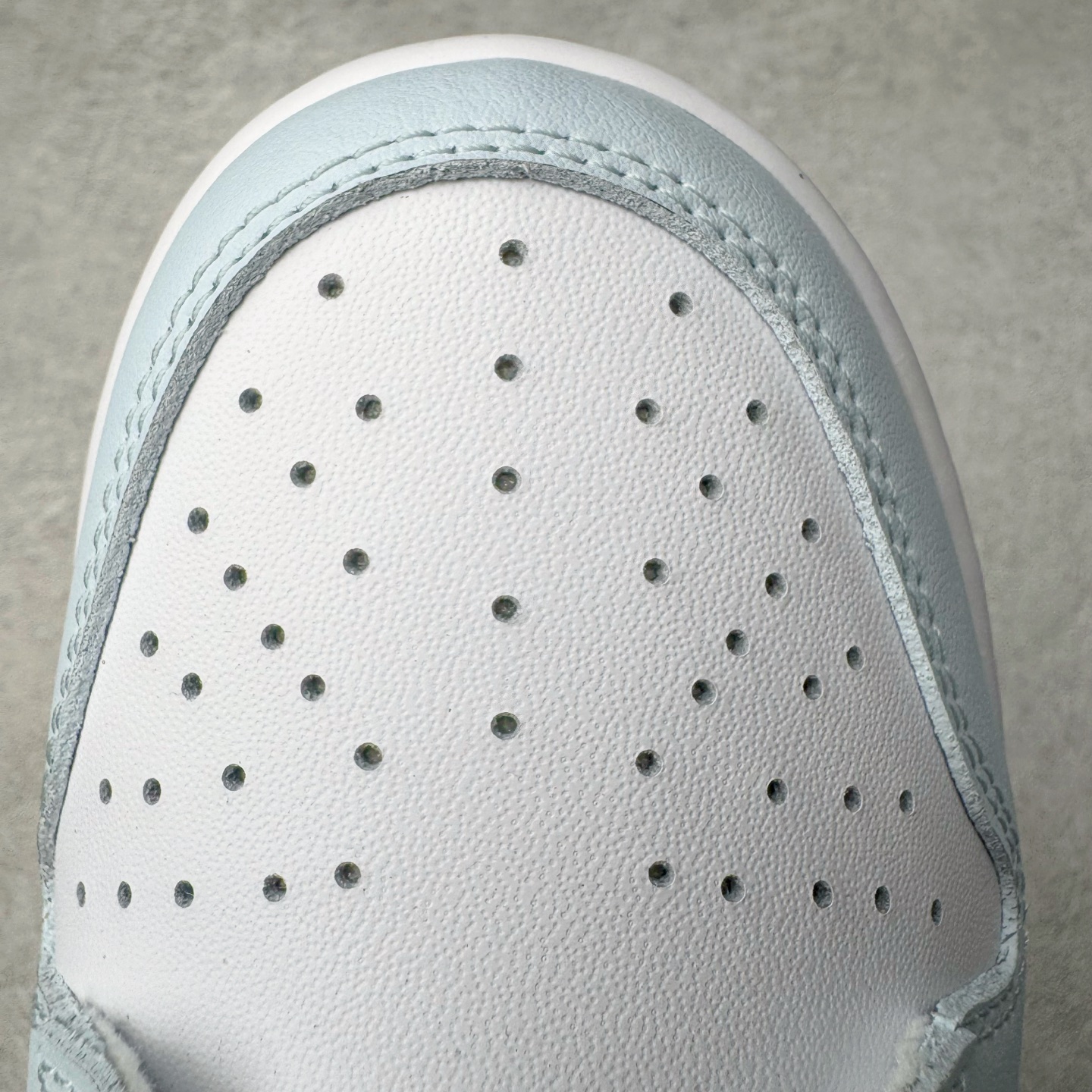 图片[17]-＃YC纯原 NK Dunk Low 冰川蓝 IB7311-100 实力大厂出品 新配色陆续开发 利润个位数只为口碑 全套原纸板楦头开发 确保原汁原味 完美呈现DUNK版型 一比一鞋头弧度高度鞋身弧度 此版本只针对中端市场 皮料材质有所更替 其他数据细节工艺流程均保持一致 绝不口嗨 细节品控鞋型随意对比 独家私模官方第六代原厂航空铝磨具打磨大底 鞋头坡度极致还原 无解鞋型 原盒原配 圈内天花板工艺 原厂玻璃冲刀 超高清洁度 全鞋零毛边皮料切割 原厂中底布点胶 中底布拉帮走线遵循公司 尺码：36 36.5 37.5 38 38.5 39 40 40.5 41 42 42.5 43 44 44.5 45 46-选品中心