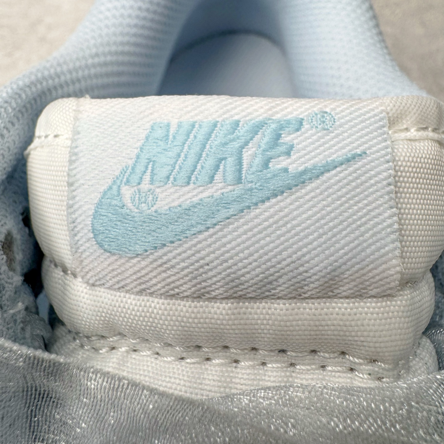 图片[15]-＃YC纯原 NK Dunk Low 冰川蓝 IB7311-100 实力大厂出品 新配色陆续开发 利润个位数只为口碑 全套原纸板楦头开发 确保原汁原味 完美呈现DUNK版型 一比一鞋头弧度高度鞋身弧度 此版本只针对中端市场 皮料材质有所更替 其他数据细节工艺流程均保持一致 绝不口嗨 细节品控鞋型随意对比 独家私模官方第六代原厂航空铝磨具打磨大底 鞋头坡度极致还原 无解鞋型 原盒原配 圈内天花板工艺 原厂玻璃冲刀 超高清洁度 全鞋零毛边皮料切割 原厂中底布点胶 中底布拉帮走线遵循公司 尺码：36 36.5 37.5 38 38.5 39 40 40.5 41 42 42.5 43 44 44.5 45 46-选品中心