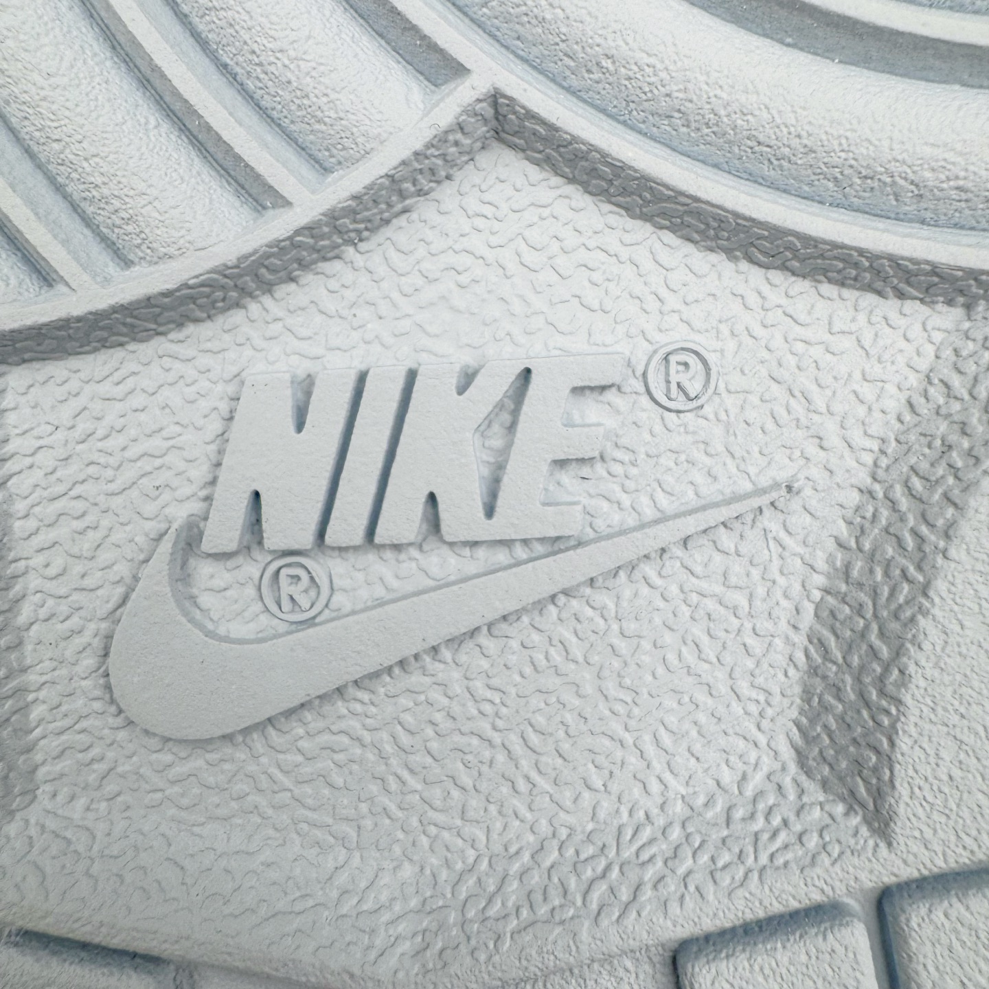 图片[21]-＃YC纯原 NK Dunk Low 冰川蓝 IB7311-100 实力大厂出品 新配色陆续开发 利润个位数只为口碑 全套原纸板楦头开发 确保原汁原味 完美呈现DUNK版型 一比一鞋头弧度高度鞋身弧度 此版本只针对中端市场 皮料材质有所更替 其他数据细节工艺流程均保持一致 绝不口嗨 细节品控鞋型随意对比 独家私模官方第六代原厂航空铝磨具打磨大底 鞋头坡度极致还原 无解鞋型 原盒原配 圈内天花板工艺 原厂玻璃冲刀 超高清洁度 全鞋零毛边皮料切割 原厂中底布点胶 中底布拉帮走线遵循公司 尺码：36 36.5 37.5 38 38.5 39 40 40.5 41 42 42.5 43 44 44.5 45 46-选品中心