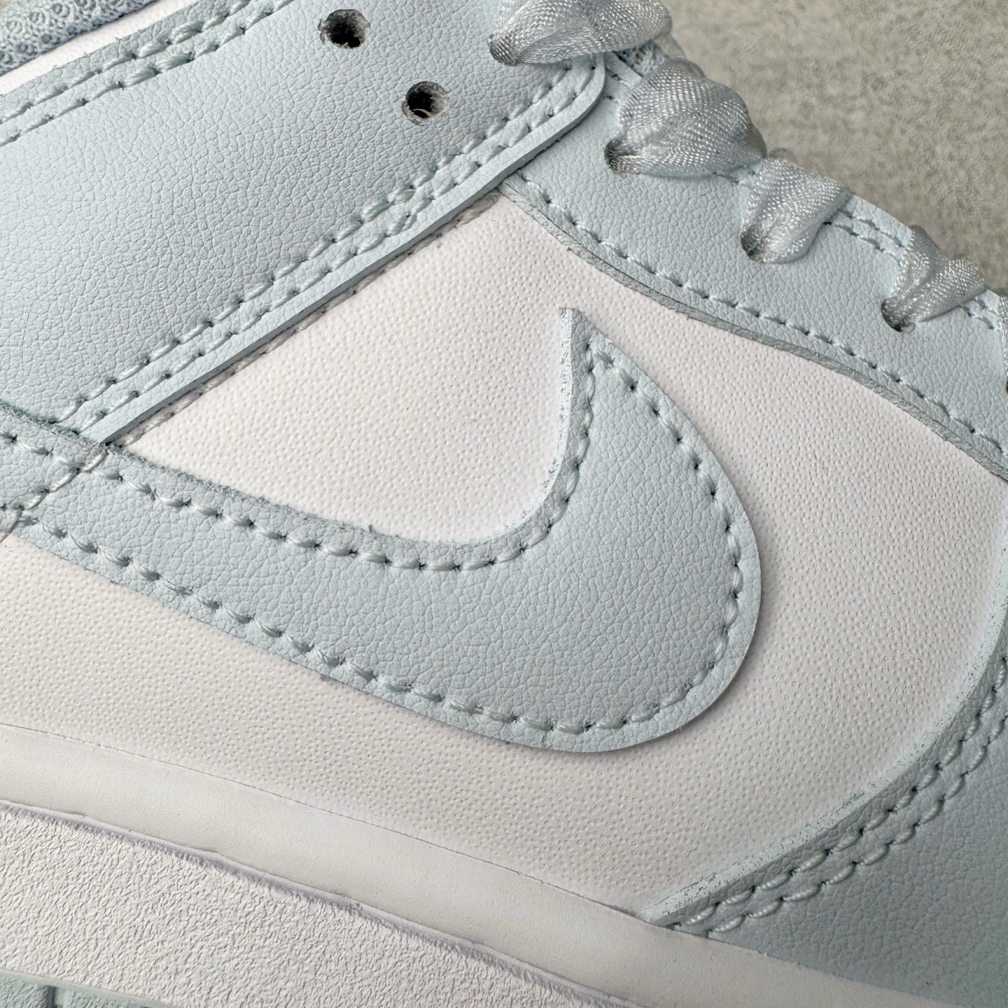 图片[19]-＃YC纯原 NK Dunk Low 冰川蓝 IB7311-100 实力大厂出品 新配色陆续开发 利润个位数只为口碑 全套原纸板楦头开发 确保原汁原味 完美呈现DUNK版型 一比一鞋头弧度高度鞋身弧度 此版本只针对中端市场 皮料材质有所更替 其他数据细节工艺流程均保持一致 绝不口嗨 细节品控鞋型随意对比 独家私模官方第六代原厂航空铝磨具打磨大底 鞋头坡度极致还原 无解鞋型 原盒原配 圈内天花板工艺 原厂玻璃冲刀 超高清洁度 全鞋零毛边皮料切割 原厂中底布点胶 中底布拉帮走线遵循公司 尺码：36 36.5 37.5 38 38.5 39 40 40.5 41 42 42.5 43 44 44.5 45 46-选品中心