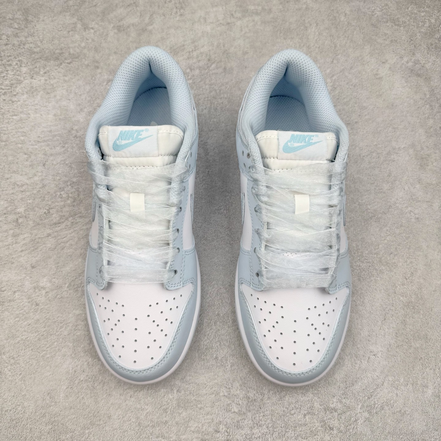 图片[2]-＃YC纯原 NK Dunk Low 冰川蓝 IB7311-100 实力大厂出品 新配色陆续开发 利润个位数只为口碑 全套原纸板楦头开发 确保原汁原味 完美呈现DUNK版型 一比一鞋头弧度高度鞋身弧度 此版本只针对中端市场 皮料材质有所更替 其他数据细节工艺流程均保持一致 绝不口嗨 细节品控鞋型随意对比 独家私模官方第六代原厂航空铝磨具打磨大底 鞋头坡度极致还原 无解鞋型 原盒原配 圈内天花板工艺 原厂玻璃冲刀 超高清洁度 全鞋零毛边皮料切割 原厂中底布点胶 中底布拉帮走线遵循公司 尺码：36 36.5 37.5 38 38.5 39 40 40.5 41 42 42.5 43 44 44.5 45 46-选品中心