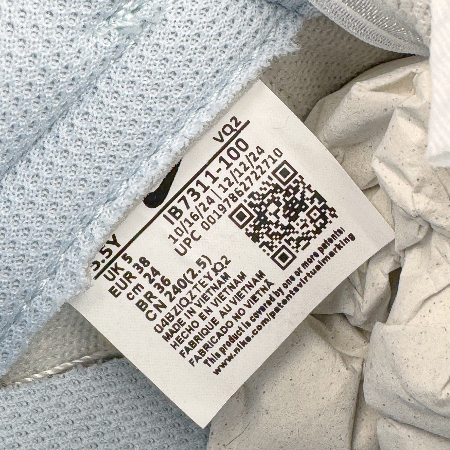 图片[13]-＃YC纯原 NK Dunk Low 冰川蓝 IB7311-100 实力大厂出品 新配色陆续开发 利润个位数只为口碑 全套原纸板楦头开发 确保原汁原味 完美呈现DUNK版型 一比一鞋头弧度高度鞋身弧度 此版本只针对中端市场 皮料材质有所更替 其他数据细节工艺流程均保持一致 绝不口嗨 细节品控鞋型随意对比 独家私模官方第六代原厂航空铝磨具打磨大底 鞋头坡度极致还原 无解鞋型 原盒原配 圈内天花板工艺 原厂玻璃冲刀 超高清洁度 全鞋零毛边皮料切割 原厂中底布点胶 中底布拉帮走线遵循公司 尺码：36 36.5 37.5 38 38.5 39 40 40.5 41 42 42.5 43 44 44.5 45 46-选品中心