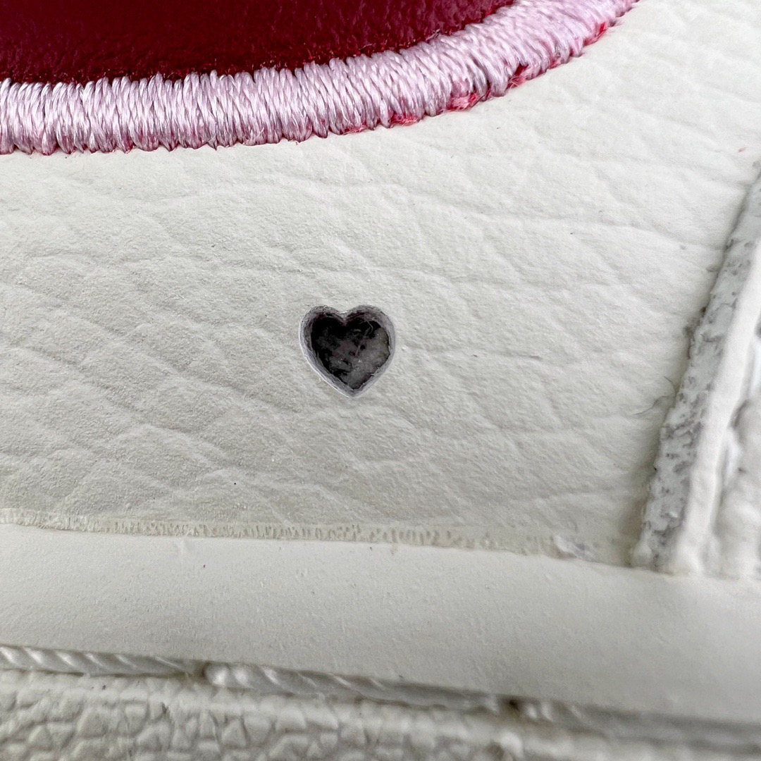 图片[14]-＃LJ渠道版福利 NK Wmns Air Force 1\’07 Low \\\”Valentine’s Day\\\” 空军一号低帮经典百搭休闲运动板鞋“米白粉酒红樱桃情人节”FD4616-161 贝利原厂特供头层皮料 全鞋电脑针车 工整有序 原厂港宝加持完美还原灵魂版型 原盒原配从里到外百分百还原 原厂全头层原厂皮料 原标原盒 内置Sole气垫 中底白色背胶 中底划线 已经无限的接近公司 原厂楦头 原厂刺绣 后跟弧度修正 正确中底四线防伪 尺码对应库存明细‼️-选品中心
