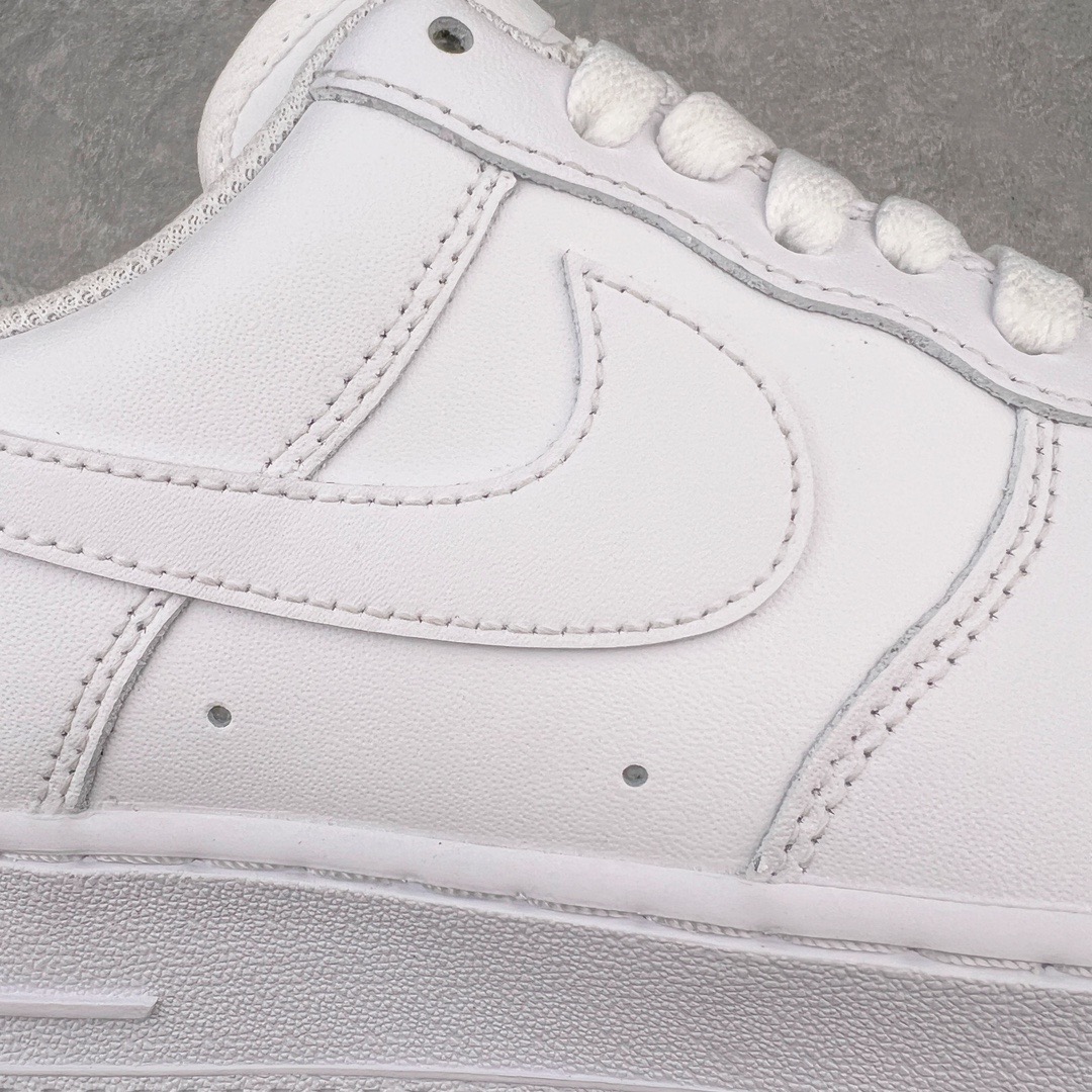 图片[11]-＃LJ渠道版福利 Travis Scott x NK Air Force 1 Low Utopia TS联名空军一号纯白低帮经典板鞋 CW2288-111 原盒原配 荧光效果同步原鞋 同步官方2022全新版本 不规则波浪大底咬花 全鞋电脑针车 工整有序 视觉效果满分 原厂拉帮手法 标准四线 密度针距针孔大小控制到位 原装反口里网布海绵 正确卡色网眼大小 新版鞋撑改用纸团代替 原厂港宝加持完美还原灵魂版型 原盒原配从里到外百分百还原 原厂全头层原厂皮料 原标原盒 内置Sole气垫 中底白色背胶 中底划线 已经无限的接近公司 原厂楦头 原厂刺绣 后跟弧度修正 Travis Scott 的 Utopia 专辑终于发布了 为了纪念这一时刻 这位休斯顿说唱歌手设计了限量版的NK Air Force 1 Low 这款特殊的 Utopia Air Force 1 Low 拥有简洁的全白色设计 采用皮革结构 鞋头穿孔、网状鞋舌和内衬 值得注意的是 鞋跟处展示了激光蚀刻的\\\”Cactus Jack\\\” 和\\\”Utopia\\\”标志 为鞋子增添了独特的细节 简单来说 鞋子上没有任何其他明显的特殊标志 尺码对应库存明细‼️-选品中心