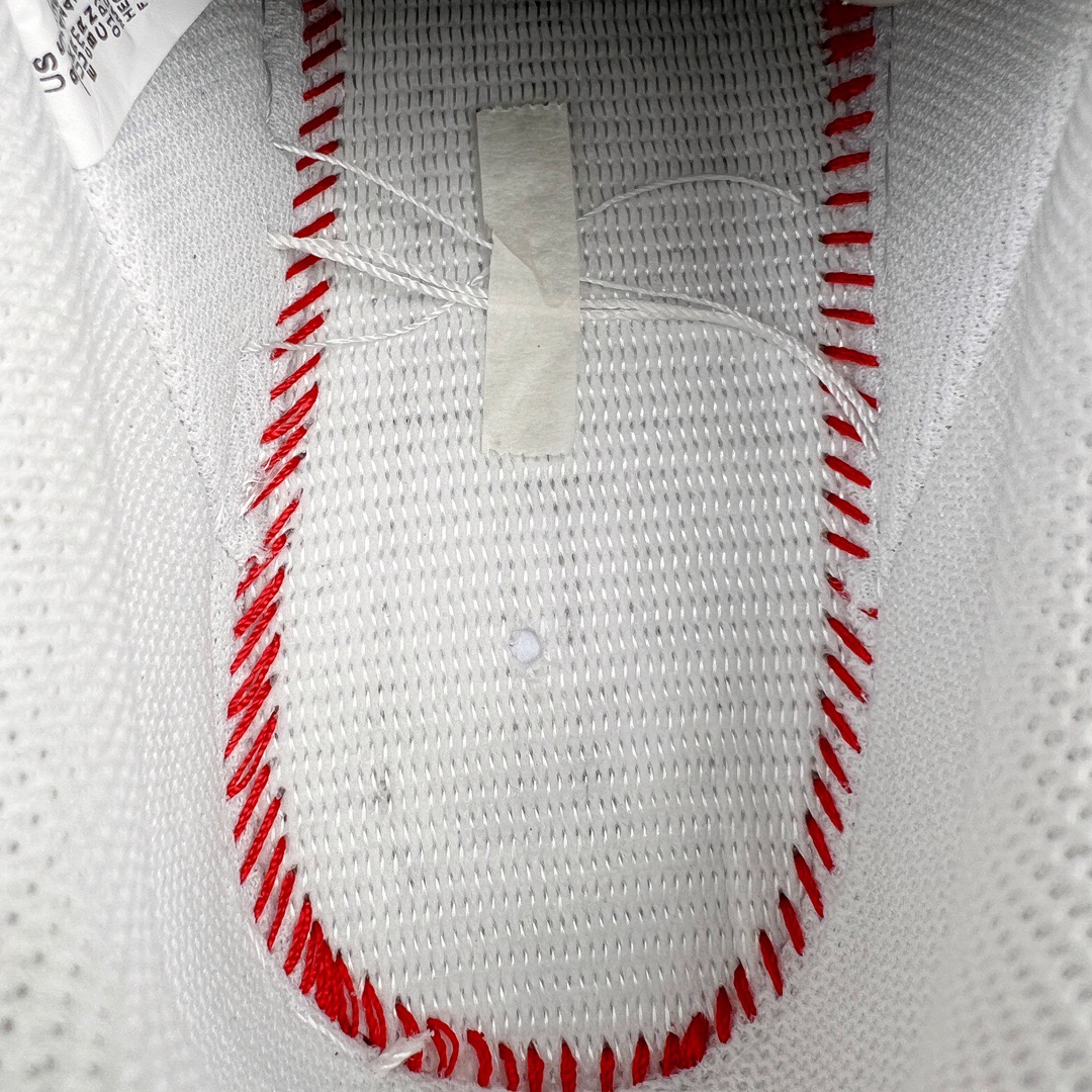 图片[18]-＃LJ渠道版福利 Travis Scott x NK Air Force 1 Low Utopia TS联名空军一号纯白低帮经典板鞋 CW2288-111 原盒原配 荧光效果同步原鞋 同步官方2022全新版本 不规则波浪大底咬花 全鞋电脑针车 工整有序 视觉效果满分 原厂拉帮手法 标准四线 密度针距针孔大小控制到位 原装反口里网布海绵 正确卡色网眼大小 新版鞋撑改用纸团代替 原厂港宝加持完美还原灵魂版型 原盒原配从里到外百分百还原 原厂全头层原厂皮料 原标原盒 内置Sole气垫 中底白色背胶 中底划线 已经无限的接近公司 原厂楦头 原厂刺绣 后跟弧度修正 Travis Scott 的 Utopia 专辑终于发布了 为了纪念这一时刻 这位休斯顿说唱歌手设计了限量版的NK Air Force 1 Low 这款特殊的 Utopia Air Force 1 Low 拥有简洁的全白色设计 采用皮革结构 鞋头穿孔、网状鞋舌和内衬 值得注意的是 鞋跟处展示了激光蚀刻的\\\”Cactus Jack\\\” 和\\\”Utopia\\\”标志 为鞋子增添了独特的细节 简单来说 鞋子上没有任何其他明显的特殊标志 尺码对应库存明细‼️-选品中心