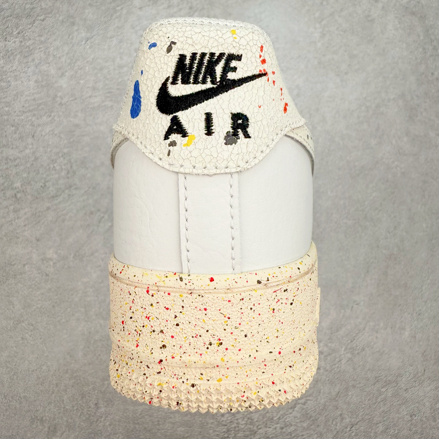 图片[8]-＃XT纯原 NK Air Force 1´07 Low 空军一号低帮百搭休闲运动板鞋 CZ0339-100 顶级批次 2022全新楦头鞋型 鱼鳞大底 历时开发三个月 清洁度完美 二维码鞋标 内置芯片及solo气垫 大底高度及其弧度依照正品 钢印 logo刺绣 鞋口弧度 鞋头长度 鞋面冲孔 鞋垫背胶及钢印 完美鞋型对比正品 每一处都是细节满满 柔软、弹性十足的缓震性能和出色的中底设计 横跨复古与现代的外型结合 造就出风靡全球 三十多年的Force 1 直到今天还深受青睐 实拍调校N版已经零色差零失真 百分百还原实物色彩所见即所得 不存在货不对板色差等低级问题 选购参考实物拍摄 不混卖不参货 只用心做好货严格选品 承诺混一赔十 尺码：36 36.5 37.5 38 38.5 39 40 40.5 41 42 42.5 43 44 44.5 45-选品中心