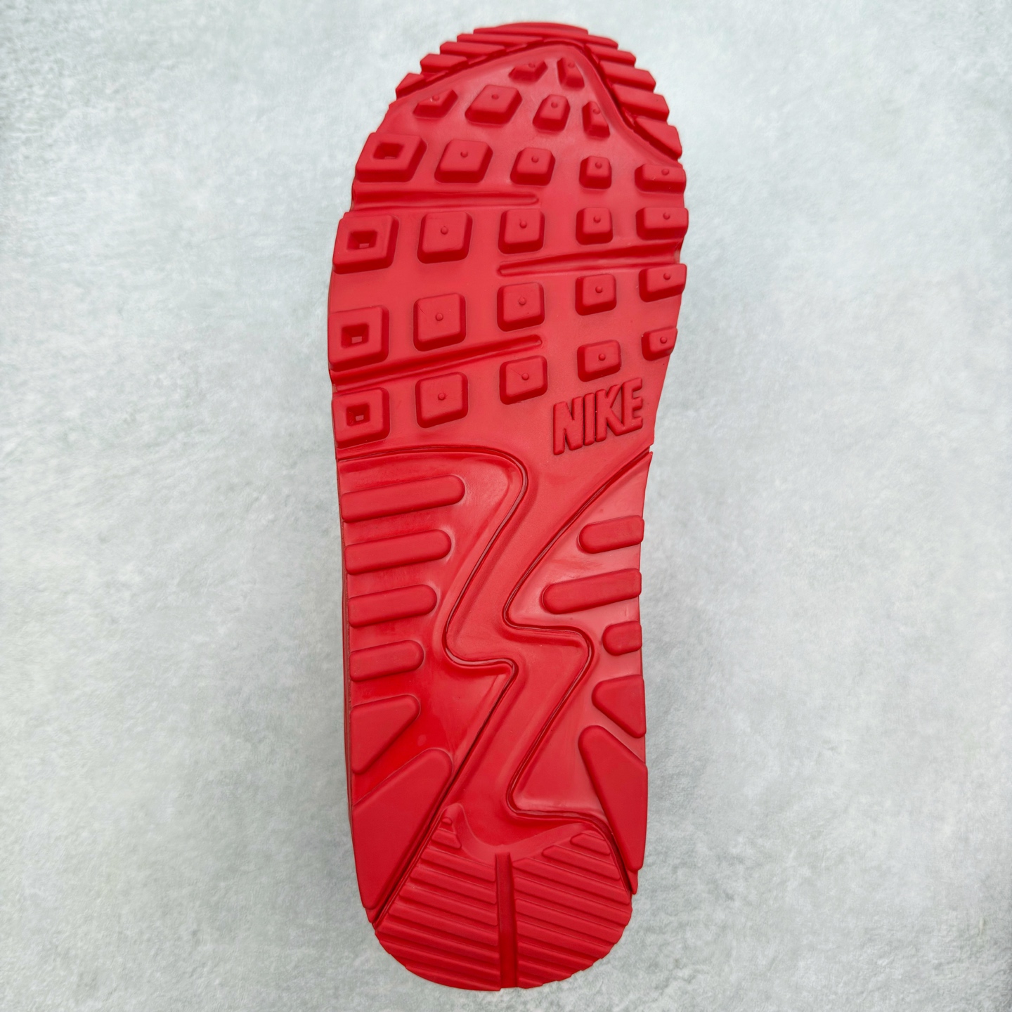 图片[9]-＃MX版 NK Air MAX 90 气垫复古减震跑步鞋 AJ1285-602 经典重温 独家陆续补货 外单专供大厂出品 品质稳定 一百余色 终端操作 Air Max 90于1990年推出 来自Air Max系列 在Air Max 1的基础上改进而得 增加了气垫面积 外型上也更为流线 最特別的就是加入了菱纹塑胶嵌板 为Air Max 90增添了许多潮流气息 皮革鞋面 造就出色耐穿性和支撑力 Max Air缓震配置搭配泡棉中底 令Air Max 90轻盈而舒适 华夫格橡胶外底 铸就Air Max 90非凡的抓地力 而Air Max 90不仅是一双跑鞋 它成功跨越了时间的演进 成为了球鞋文化与潮流圈中最熟为人知的鞋款之一 尺码：36 36.5 37.5 38 38.5 39 40 40.5 41 42 42.5 43 44 44.5 45-选品中心