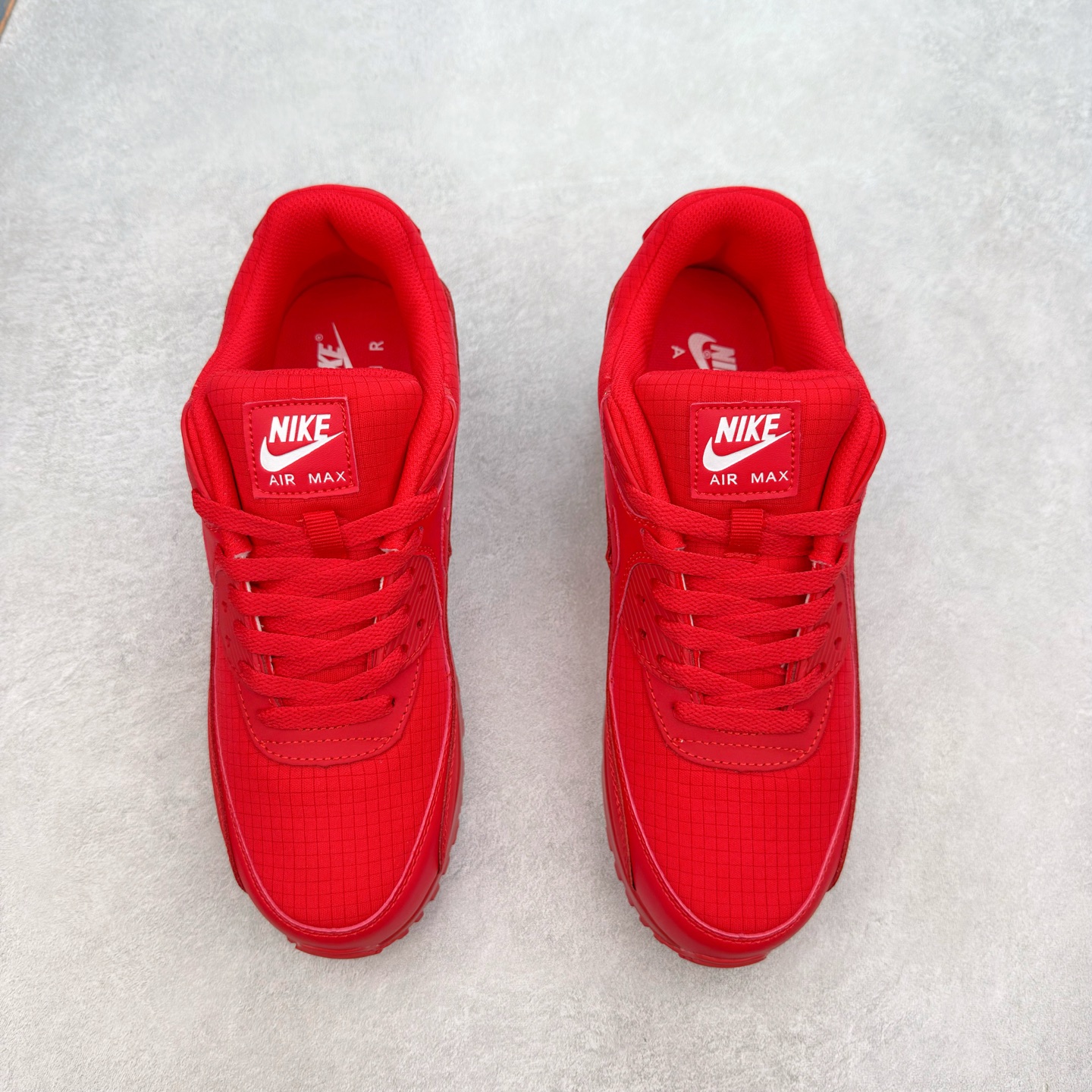 图片[2]-＃MX版 NK Air MAX 90 气垫复古减震跑步鞋 AJ1285-602 经典重温 独家陆续补货 外单专供大厂出品 品质稳定 一百余色 终端操作 Air Max 90于1990年推出 来自Air Max系列 在Air Max 1的基础上改进而得 增加了气垫面积 外型上也更为流线 最特別的就是加入了菱纹塑胶嵌板 为Air Max 90增添了许多潮流气息 皮革鞋面 造就出色耐穿性和支撑力 Max Air缓震配置搭配泡棉中底 令Air Max 90轻盈而舒适 华夫格橡胶外底 铸就Air Max 90非凡的抓地力 而Air Max 90不仅是一双跑鞋 它成功跨越了时间的演进 成为了球鞋文化与潮流圈中最熟为人知的鞋款之一 尺码：36 36.5 37.5 38 38.5 39 40 40.5 41 42 42.5 43 44 44.5 45-选品中心