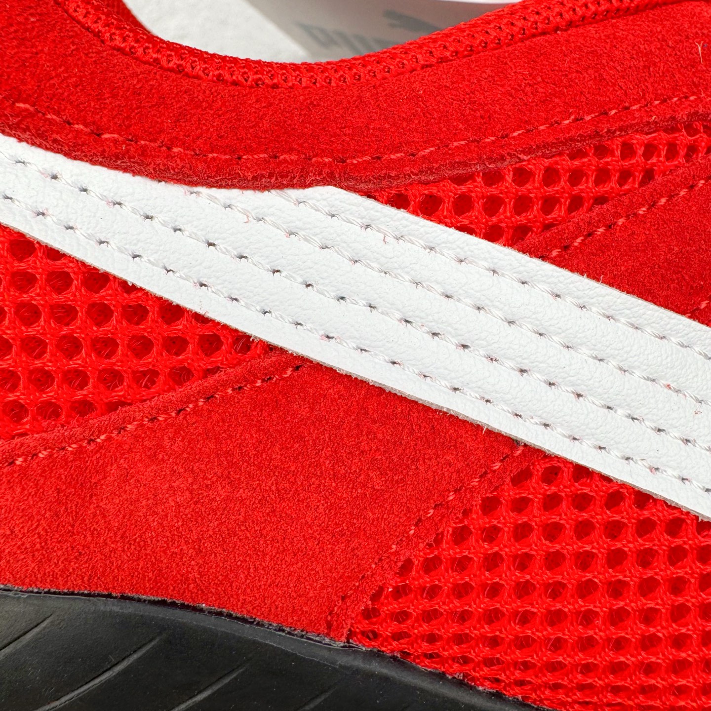 图片[15]-＃DT PUMA Speedcat Ballerina 彪马柔软舒适防滑耐磨低帮生活休闲鞋芭蕾舞鞋单鞋玛丽珍鞋 这次，PUMA决定再对Speedcat来一次创新，以芭蕾舞鞋为灵感，将芭蕾舞鞋的灵动与轻盈感与赛车鞋融为一体，带来极具个性的全新鞋款Speedcat Ballerina。Speedcat Ballerina由Speedcat去除鞋舌、鞋带以及部分鞋侧位打造而成，鞋带部分被改为如同芭蕾鞋般的交叉弹性带，PUMA的标志依旧设计于鞋侧旁，整个鞋款外观变得更加优雅。Speedcat Ballerina 还汲取了赛车鞋的抓地设计，配备经典橡胶大底。尺码：36 37 37.5 38 38.5 39 40 40.5 41-选品中心