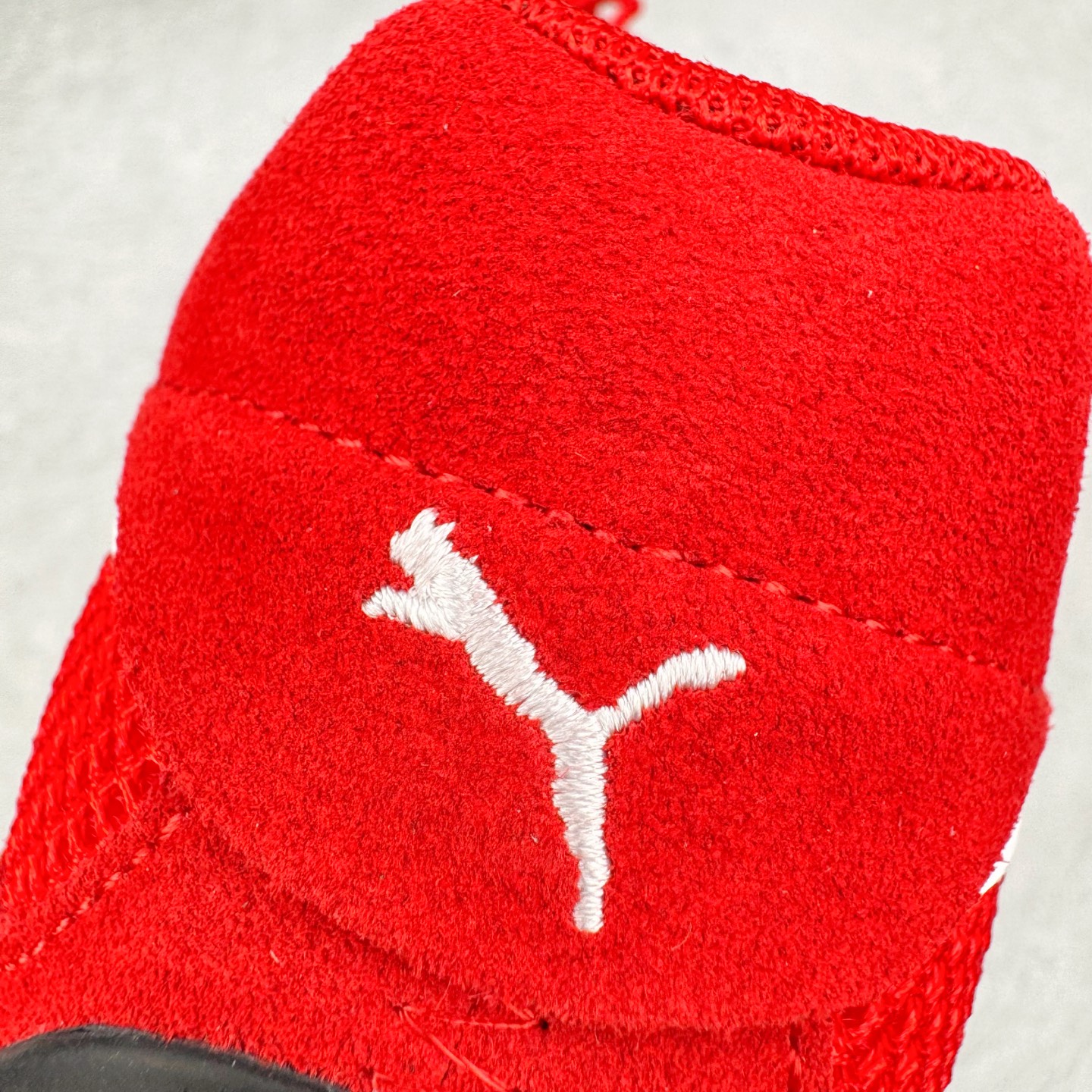 图片[14]-＃DT PUMA Speedcat Ballerina 彪马柔软舒适防滑耐磨低帮生活休闲鞋芭蕾舞鞋单鞋玛丽珍鞋 这次，PUMA决定再对Speedcat来一次创新，以芭蕾舞鞋为灵感，将芭蕾舞鞋的灵动与轻盈感与赛车鞋融为一体，带来极具个性的全新鞋款Speedcat Ballerina。Speedcat Ballerina由Speedcat去除鞋舌、鞋带以及部分鞋侧位打造而成，鞋带部分被改为如同芭蕾鞋般的交叉弹性带，PUMA的标志依旧设计于鞋侧旁，整个鞋款外观变得更加优雅。Speedcat Ballerina 还汲取了赛车鞋的抓地设计，配备经典橡胶大底。尺码：36 37 37.5 38 38.5 39 40 40.5 41-选品中心