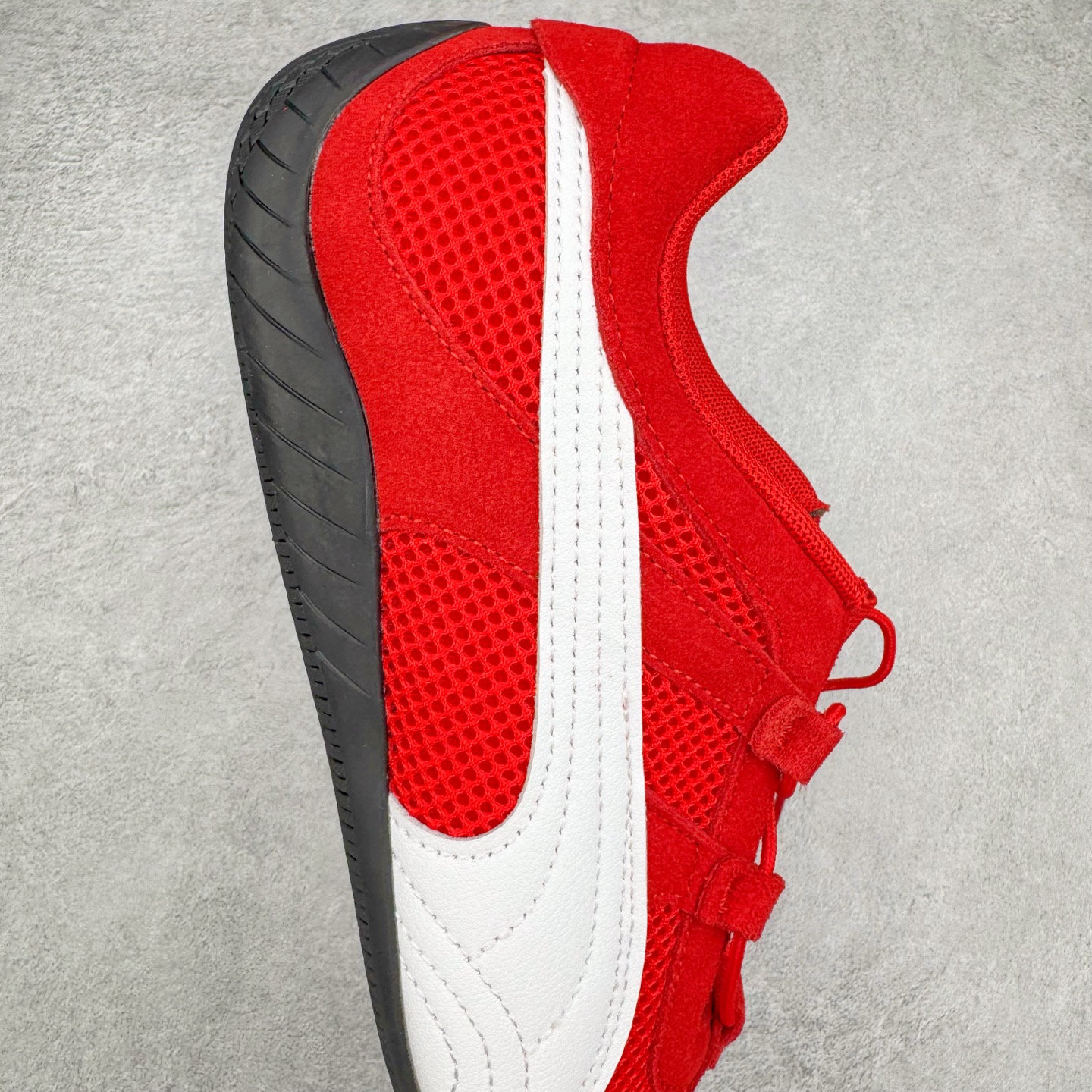 图片[6]-＃DT PUMA Speedcat Ballerina 彪马柔软舒适防滑耐磨低帮生活休闲鞋芭蕾舞鞋单鞋玛丽珍鞋 这次，PUMA决定再对Speedcat来一次创新，以芭蕾舞鞋为灵感，将芭蕾舞鞋的灵动与轻盈感与赛车鞋融为一体，带来极具个性的全新鞋款Speedcat Ballerina。Speedcat Ballerina由Speedcat去除鞋舌、鞋带以及部分鞋侧位打造而成，鞋带部分被改为如同芭蕾鞋般的交叉弹性带，PUMA的标志依旧设计于鞋侧旁，整个鞋款外观变得更加优雅。Speedcat Ballerina 还汲取了赛车鞋的抓地设计，配备经典橡胶大底。尺码：36 37 37.5 38 38.5 39 40 40.5 41-选品中心