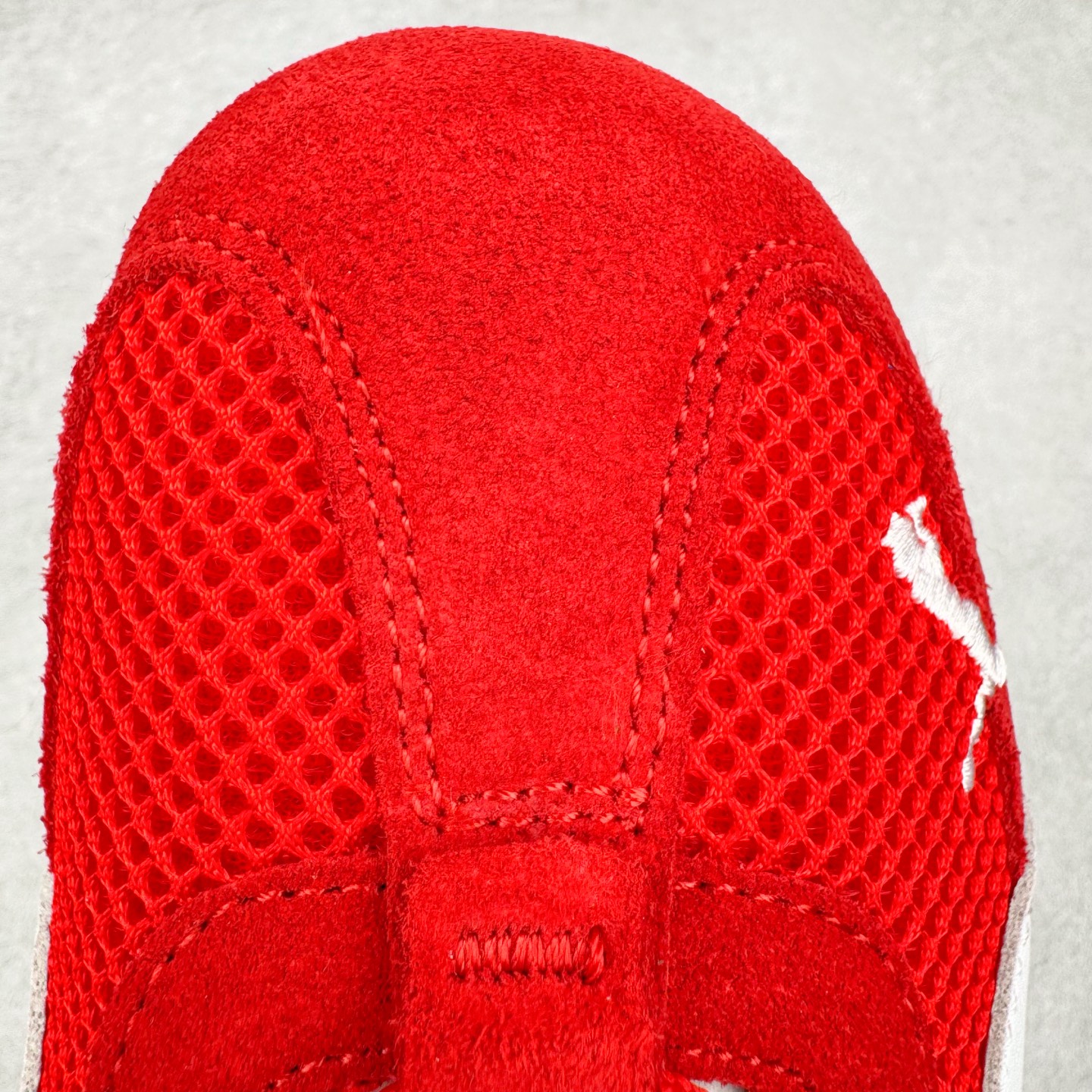 图片[16]-＃DT PUMA Speedcat Ballerina 彪马柔软舒适防滑耐磨低帮生活休闲鞋芭蕾舞鞋单鞋玛丽珍鞋 这次，PUMA决定再对Speedcat来一次创新，以芭蕾舞鞋为灵感，将芭蕾舞鞋的灵动与轻盈感与赛车鞋融为一体，带来极具个性的全新鞋款Speedcat Ballerina。Speedcat Ballerina由Speedcat去除鞋舌、鞋带以及部分鞋侧位打造而成，鞋带部分被改为如同芭蕾鞋般的交叉弹性带，PUMA的标志依旧设计于鞋侧旁，整个鞋款外观变得更加优雅。Speedcat Ballerina 还汲取了赛车鞋的抓地设计，配备经典橡胶大底。尺码：36 37 37.5 38 38.5 39 40 40.5 41-选品中心