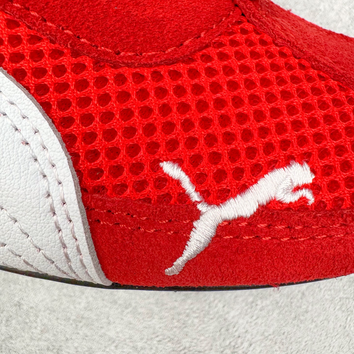 图片[17]-＃DT PUMA Speedcat Ballerina 彪马柔软舒适防滑耐磨低帮生活休闲鞋芭蕾舞鞋单鞋玛丽珍鞋 这次，PUMA决定再对Speedcat来一次创新，以芭蕾舞鞋为灵感，将芭蕾舞鞋的灵动与轻盈感与赛车鞋融为一体，带来极具个性的全新鞋款Speedcat Ballerina。Speedcat Ballerina由Speedcat去除鞋舌、鞋带以及部分鞋侧位打造而成，鞋带部分被改为如同芭蕾鞋般的交叉弹性带，PUMA的标志依旧设计于鞋侧旁，整个鞋款外观变得更加优雅。Speedcat Ballerina 还汲取了赛车鞋的抓地设计，配备经典橡胶大底。尺码：36 37 37.5 38 38.5 39 40 40.5 41-选品中心