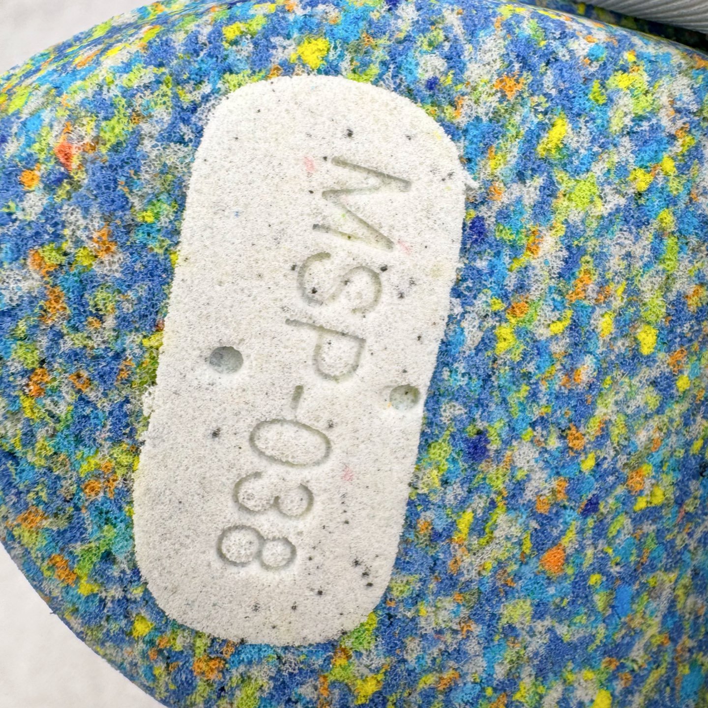 图片[18]-＃CS纯原 PUMA Speedca OG 彪马极速赛车系列低帮德训风拼接复古百搭休闲运动赛车鞋 鞋款从80、90年代赛车手所穿的防火赛车鞋为原型，鞋身线条模仿了赛车的流线廓形，体现了空气动力学原理的结构。简约流畅的外观，恰好又和贯穿其中的Formstrip Logo融合恰到好处，视觉上细节丰富且协调。本次Speedcat OG鞋款归来，最大看点自然式保留了窄版鞋型以及薄底构造。这两年各品牌鞋底越做越厚，Speedcat反其道而行之，上脚几乎无鞋底的效果带来耳目一新的视觉体验。鞋面依旧是以质感细腻的麂皮材质打造，并且大面积近乎全包裹的使用，复古味道也愈发浓烈。配色上更是将最原始的黑色和红色带回，向F1赛车队的标志性队服致敬。相信让各位一眼种草的更多是出挑的大红色，上脚即可瞬间点亮整体造型，在以球鞋为核心的OOTD中脱颖而出。而另一款黑色则是低调的万金油，彰显新潮个性的同时又不喧宾夺主，也是热爱简约系穿搭朋友的首选。 尺码：36 37 37.5 38 38.5 39 40 40.5 41 42 42.5 43 44 44.5 45 46-选品中心