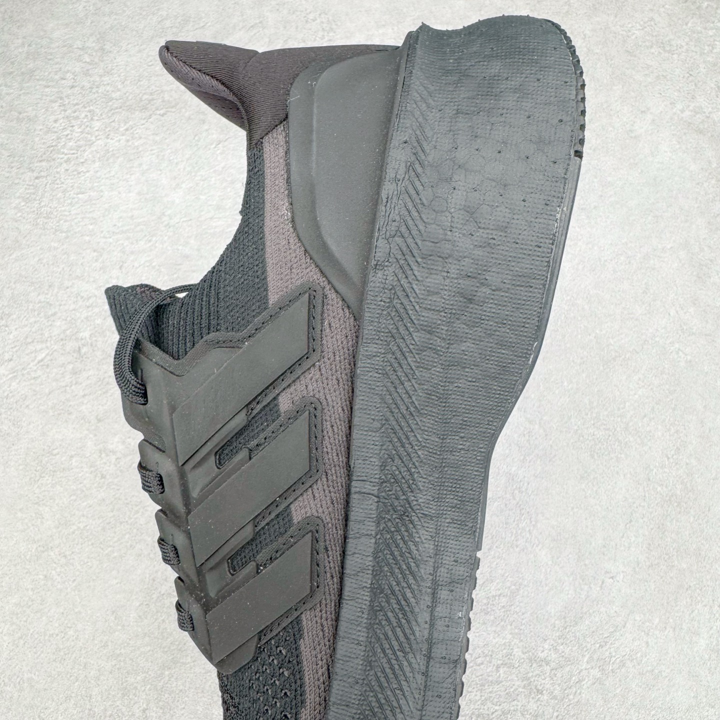 图片[7]-＃YG纯原 Y3 x AD Ultra Boost 5X 2025高性能版5X系列UB低帮袜套式针织透气缓震休闲运动慢跑鞋 联名配色 JP7438 全新Ultraboost 5X官宣，颠覆以往，迎来该系列自2015年首次亮相最大一次革新！从鞋面到中底配置都有新的突破，跟着小编一同探究“阿迪UB有史以来最大升级”！Ultraboost 5X革新中底配置，采用LightBoost V2泡沫，与Ultraboost Light相比，前掌能量反馈增加2%。与此同时“加厚不增重”，中底相较于上一代更轻，让跑者每一次迈步都能得到更柔软、更澎湃的能量反馈。搭配X形“Torsion System”扭转系统，助力跑者从落地到脚趾离地过程的平稳过渡。Ultraboost 5X升级中足锁定性能，革新Mono Primeknit自适应鞋面配置，搭配轻质无笼鞋面结构，更加贴合跑者脚部。大底由Continental™橡胶制成，更耐磨，抓地力更出色。Adidas全新推出ULTRABOOST 5X，专注日常跑步，适用于任何级别的跑者，无距离门槛限制。兼具有氧跑、中短距离慢跑、节奏跑、间歇跑、日常通勤等各种场景，ULTRABOOST 5X都能给你带来优质的跑步体验。尺码：39⅓ 40 40⅔ 41⅓ 42 42⅔ 43⅓ 44 44⅔ 45 46 47⅔ 48-选品中心