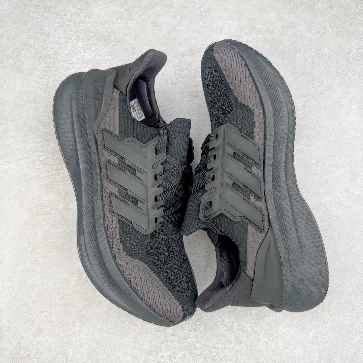 图片[3]-＃YG纯原 Y3 x AD Ultra Boost 5X 2025高性能版5X系列UB低帮袜套式针织透气缓震休闲运动慢跑鞋 联名配色 JP7438 全新Ultraboost 5X官宣，颠覆以往，迎来该系列自2015年首次亮相最大一次革新！从鞋面到中底配置都有新的突破，跟着小编一同探究“阿迪UB有史以来最大升级”！Ultraboost 5X革新中底配置，采用LightBoost V2泡沫，与Ultraboost Light相比，前掌能量反馈增加2%。与此同时“加厚不增重”，中底相较于上一代更轻，让跑者每一次迈步都能得到更柔软、更澎湃的能量反馈。搭配X形“Torsion System”扭转系统，助力跑者从落地到脚趾离地过程的平稳过渡。Ultraboost 5X升级中足锁定性能，革新Mono Primeknit自适应鞋面配置，搭配轻质无笼鞋面结构，更加贴合跑者脚部。大底由Continental™橡胶制成，更耐磨，抓地力更出色。Adidas全新推出ULTRABOOST 5X，专注日常跑步，适用于任何级别的跑者，无距离门槛限制。兼具有氧跑、中短距离慢跑、节奏跑、间歇跑、日常通勤等各种场景，ULTRABOOST 5X都能给你带来优质的跑步体验。尺码：39⅓ 40 40⅔ 41⅓ 42 42⅔ 43⅓ 44 44⅔ 45 46 47⅔ 48-选品中心