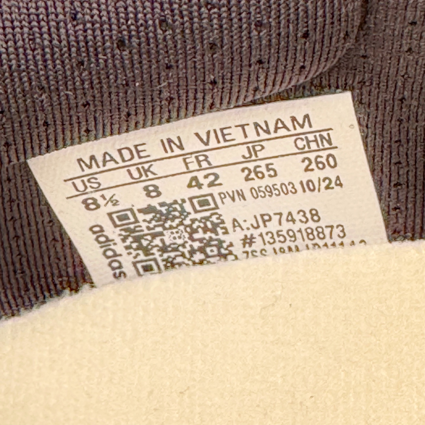 图片[11]-＃YG纯原 Y3 x AD Ultra Boost 5X 2025高性能版5X系列UB低帮袜套式针织透气缓震休闲运动慢跑鞋 联名配色 JP7438 全新Ultraboost 5X官宣，颠覆以往，迎来该系列自2015年首次亮相最大一次革新！从鞋面到中底配置都有新的突破，跟着小编一同探究“阿迪UB有史以来最大升级”！Ultraboost 5X革新中底配置，采用LightBoost V2泡沫，与Ultraboost Light相比，前掌能量反馈增加2%。与此同时“加厚不增重”，中底相较于上一代更轻，让跑者每一次迈步都能得到更柔软、更澎湃的能量反馈。搭配X形“Torsion System”扭转系统，助力跑者从落地到脚趾离地过程的平稳过渡。Ultraboost 5X升级中足锁定性能，革新Mono Primeknit自适应鞋面配置，搭配轻质无笼鞋面结构，更加贴合跑者脚部。大底由Continental™橡胶制成，更耐磨，抓地力更出色。Adidas全新推出ULTRABOOST 5X，专注日常跑步，适用于任何级别的跑者，无距离门槛限制。兼具有氧跑、中短距离慢跑、节奏跑、间歇跑、日常通勤等各种场景，ULTRABOOST 5X都能给你带来优质的跑步体验。尺码：39⅓ 40 40⅔ 41⅓ 42 42⅔ 43⅓ 44 44⅔ 45 46 47⅔ 48-选品中心