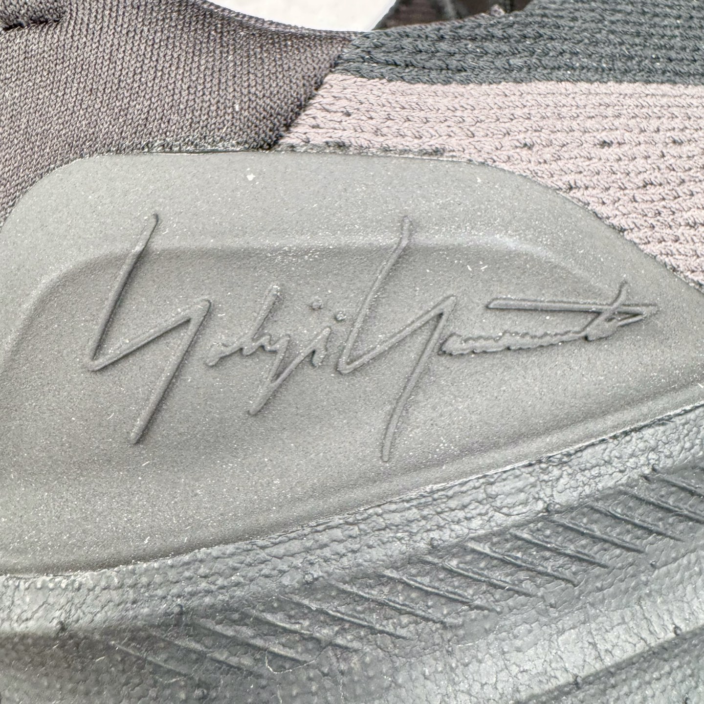 图片[19]-＃YG纯原 Y3 x AD Ultra Boost 5X 2025高性能版5X系列UB低帮袜套式针织透气缓震休闲运动慢跑鞋 联名配色 JP7438 全新Ultraboost 5X官宣，颠覆以往，迎来该系列自2015年首次亮相最大一次革新！从鞋面到中底配置都有新的突破，跟着小编一同探究“阿迪UB有史以来最大升级”！Ultraboost 5X革新中底配置，采用LightBoost V2泡沫，与Ultraboost Light相比，前掌能量反馈增加2%。与此同时“加厚不增重”，中底相较于上一代更轻，让跑者每一次迈步都能得到更柔软、更澎湃的能量反馈。搭配X形“Torsion System”扭转系统，助力跑者从落地到脚趾离地过程的平稳过渡。Ultraboost 5X升级中足锁定性能，革新Mono Primeknit自适应鞋面配置，搭配轻质无笼鞋面结构，更加贴合跑者脚部。大底由Continental™橡胶制成，更耐磨，抓地力更出色。Adidas全新推出ULTRABOOST 5X，专注日常跑步，适用于任何级别的跑者，无距离门槛限制。兼具有氧跑、中短距离慢跑、节奏跑、间歇跑、日常通勤等各种场景，ULTRABOOST 5X都能给你带来优质的跑步体验。尺码：39⅓ 40 40⅔ 41⅓ 42 42⅔ 43⅓ 44 44⅔ 45 46 47⅔ 48-选品中心