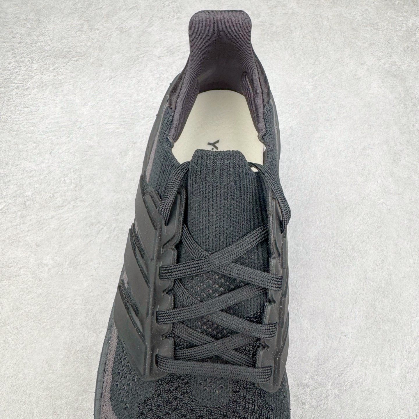 图片[5]-＃YG纯原 Y3 x AD Ultra Boost 5X 2025高性能版5X系列UB低帮袜套式针织透气缓震休闲运动慢跑鞋 联名配色 JP7438 全新Ultraboost 5X官宣，颠覆以往，迎来该系列自2015年首次亮相最大一次革新！从鞋面到中底配置都有新的突破，跟着小编一同探究“阿迪UB有史以来最大升级”！Ultraboost 5X革新中底配置，采用LightBoost V2泡沫，与Ultraboost Light相比，前掌能量反馈增加2%。与此同时“加厚不增重”，中底相较于上一代更轻，让跑者每一次迈步都能得到更柔软、更澎湃的能量反馈。搭配X形“Torsion System”扭转系统，助力跑者从落地到脚趾离地过程的平稳过渡。Ultraboost 5X升级中足锁定性能，革新Mono Primeknit自适应鞋面配置，搭配轻质无笼鞋面结构，更加贴合跑者脚部。大底由Continental™橡胶制成，更耐磨，抓地力更出色。Adidas全新推出ULTRABOOST 5X，专注日常跑步，适用于任何级别的跑者，无距离门槛限制。兼具有氧跑、中短距离慢跑、节奏跑、间歇跑、日常通勤等各种场景，ULTRABOOST 5X都能给你带来优质的跑步体验。尺码：39⅓ 40 40⅔ 41⅓ 42 42⅔ 43⅓ 44 44⅔ 45 46 47⅔ 48-选品中心