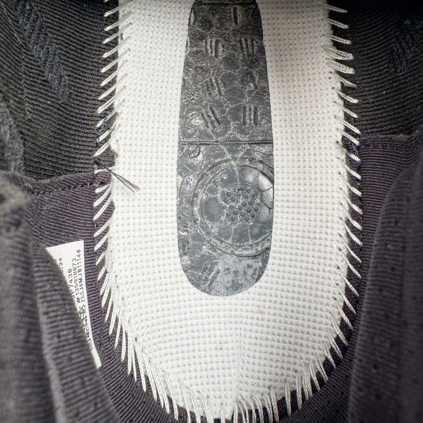 图片[10]-＃YG纯原 Y3 x AD Ultra Boost 5X 2025高性能版5X系列UB低帮袜套式针织透气缓震休闲运动慢跑鞋 联名配色 JP7438 全新Ultraboost 5X官宣，颠覆以往，迎来该系列自2015年首次亮相最大一次革新！从鞋面到中底配置都有新的突破，跟着小编一同探究“阿迪UB有史以来最大升级”！Ultraboost 5X革新中底配置，采用LightBoost V2泡沫，与Ultraboost Light相比，前掌能量反馈增加2%。与此同时“加厚不增重”，中底相较于上一代更轻，让跑者每一次迈步都能得到更柔软、更澎湃的能量反馈。搭配X形“Torsion System”扭转系统，助力跑者从落地到脚趾离地过程的平稳过渡。Ultraboost 5X升级中足锁定性能，革新Mono Primeknit自适应鞋面配置，搭配轻质无笼鞋面结构，更加贴合跑者脚部。大底由Continental™橡胶制成，更耐磨，抓地力更出色。Adidas全新推出ULTRABOOST 5X，专注日常跑步，适用于任何级别的跑者，无距离门槛限制。兼具有氧跑、中短距离慢跑、节奏跑、间歇跑、日常通勤等各种场景，ULTRABOOST 5X都能给你带来优质的跑步体验。尺码：39⅓ 40 40⅔ 41⅓ 42 42⅔ 43⅓ 44 44⅔ 45 46 47⅔ 48-选品中心