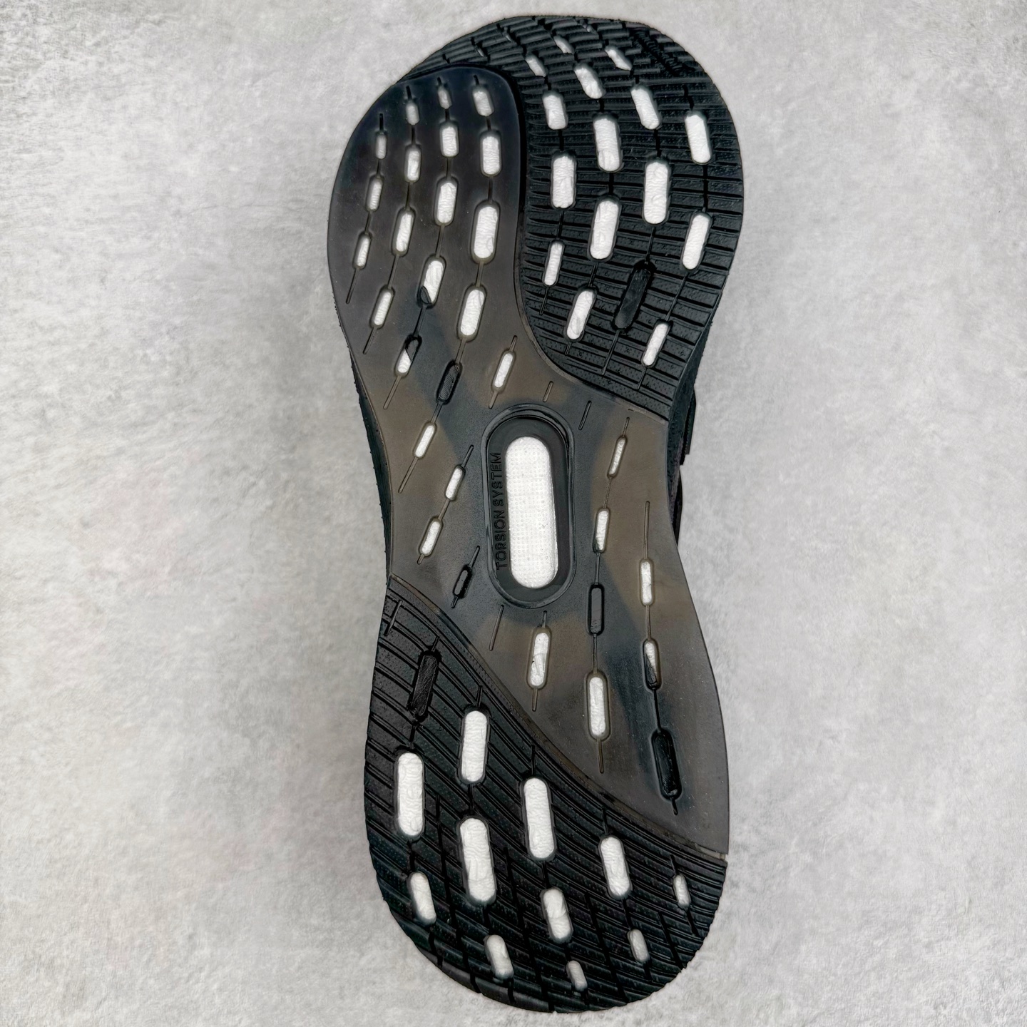 图片[9]-＃YG纯原 Y3 x AD Ultra Boost 5X 2025高性能版5X系列UB低帮袜套式针织透气缓震休闲运动慢跑鞋 联名配色 JP7438 全新Ultraboost 5X官宣，颠覆以往，迎来该系列自2015年首次亮相最大一次革新！从鞋面到中底配置都有新的突破，跟着小编一同探究“阿迪UB有史以来最大升级”！Ultraboost 5X革新中底配置，采用LightBoost V2泡沫，与Ultraboost Light相比，前掌能量反馈增加2%。与此同时“加厚不增重”，中底相较于上一代更轻，让跑者每一次迈步都能得到更柔软、更澎湃的能量反馈。搭配X形“Torsion System”扭转系统，助力跑者从落地到脚趾离地过程的平稳过渡。Ultraboost 5X升级中足锁定性能，革新Mono Primeknit自适应鞋面配置，搭配轻质无笼鞋面结构，更加贴合跑者脚部。大底由Continental™橡胶制成，更耐磨，抓地力更出色。Adidas全新推出ULTRABOOST 5X，专注日常跑步，适用于任何级别的跑者，无距离门槛限制。兼具有氧跑、中短距离慢跑、节奏跑、间歇跑、日常通勤等各种场景，ULTRABOOST 5X都能给你带来优质的跑步体验。尺码：39⅓ 40 40⅔ 41⅓ 42 42⅔ 43⅓ 44 44⅔ 45 46 47⅔ 48-选品中心