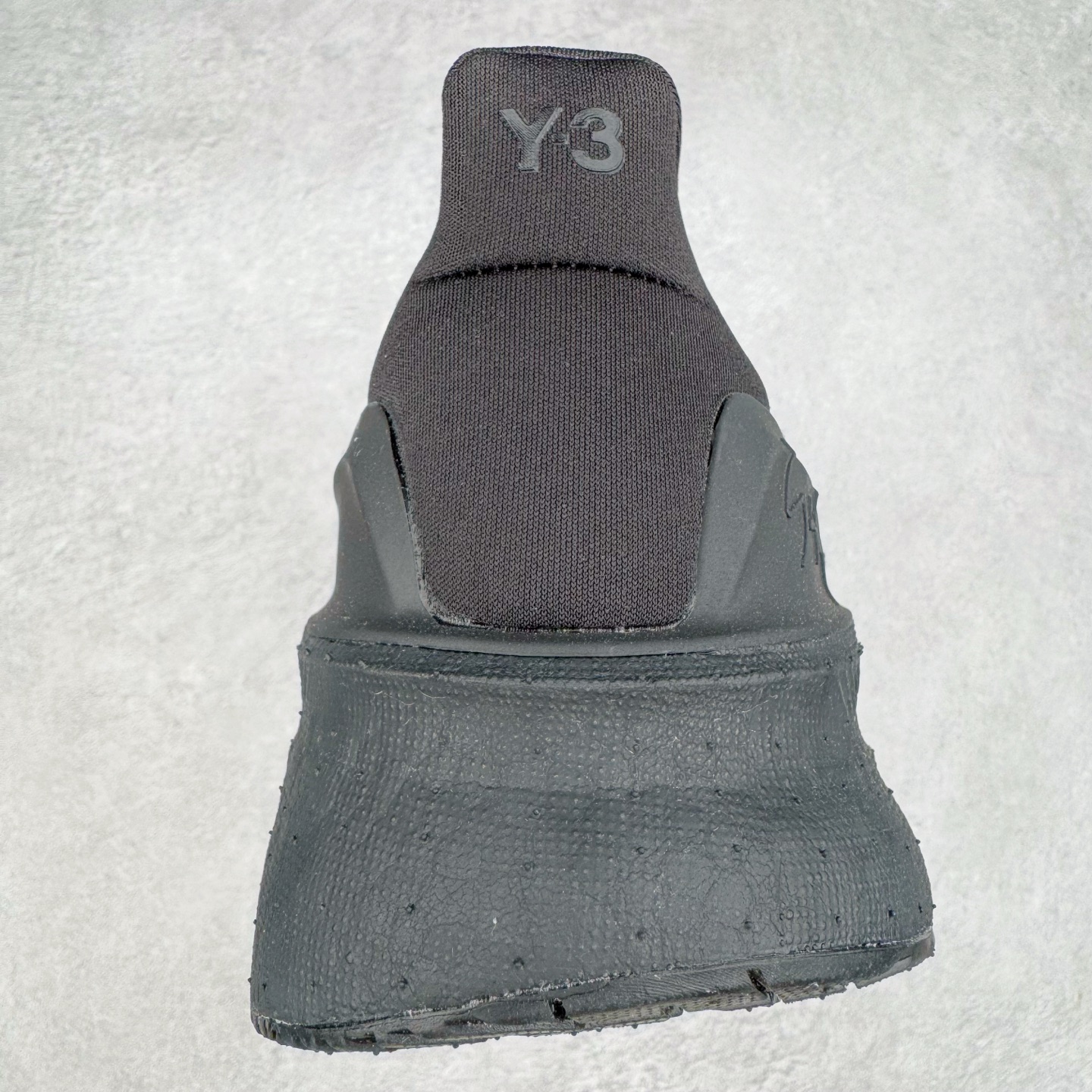 图片[8]-＃YG纯原 Y3 x AD Ultra Boost 5X 2025高性能版5X系列UB低帮袜套式针织透气缓震休闲运动慢跑鞋 联名配色 JP7438 全新Ultraboost 5X官宣，颠覆以往，迎来该系列自2015年首次亮相最大一次革新！从鞋面到中底配置都有新的突破，跟着小编一同探究“阿迪UB有史以来最大升级”！Ultraboost 5X革新中底配置，采用LightBoost V2泡沫，与Ultraboost Light相比，前掌能量反馈增加2%。与此同时“加厚不增重”，中底相较于上一代更轻，让跑者每一次迈步都能得到更柔软、更澎湃的能量反馈。搭配X形“Torsion System”扭转系统，助力跑者从落地到脚趾离地过程的平稳过渡。Ultraboost 5X升级中足锁定性能，革新Mono Primeknit自适应鞋面配置，搭配轻质无笼鞋面结构，更加贴合跑者脚部。大底由Continental™橡胶制成，更耐磨，抓地力更出色。Adidas全新推出ULTRABOOST 5X，专注日常跑步，适用于任何级别的跑者，无距离门槛限制。兼具有氧跑、中短距离慢跑、节奏跑、间歇跑、日常通勤等各种场景，ULTRABOOST 5X都能给你带来优质的跑步体验。尺码：39⅓ 40 40⅔ 41⅓ 42 42⅔ 43⅓ 44 44⅔ 45 46 47⅔ 48-选品中心