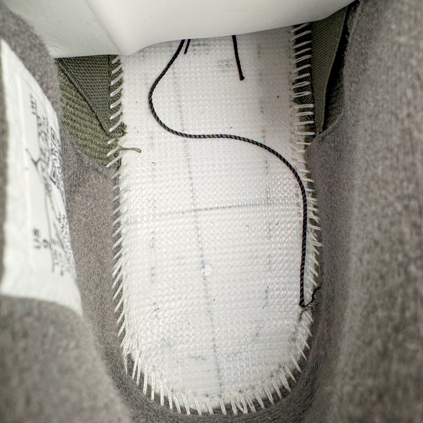 图片[11]-＃K版纯原 UNDEFEATED x Air Jordan AJ4 联名军绿黑 IB1519-200 全新升级改良 原鞋原楦原纸板同源开发 完美呈现乔4的版型 内侧正确双色网格 还原细节 原厂皮料 正确气垫颜色 正确网格工艺 正确拉帮工艺 全鞋原装材料制作 原档案原模具打造 支持全方位与正品对比 尺码：40 40.5 41 42 42.5 43 44 44.5 45 46 47.5-选品中心