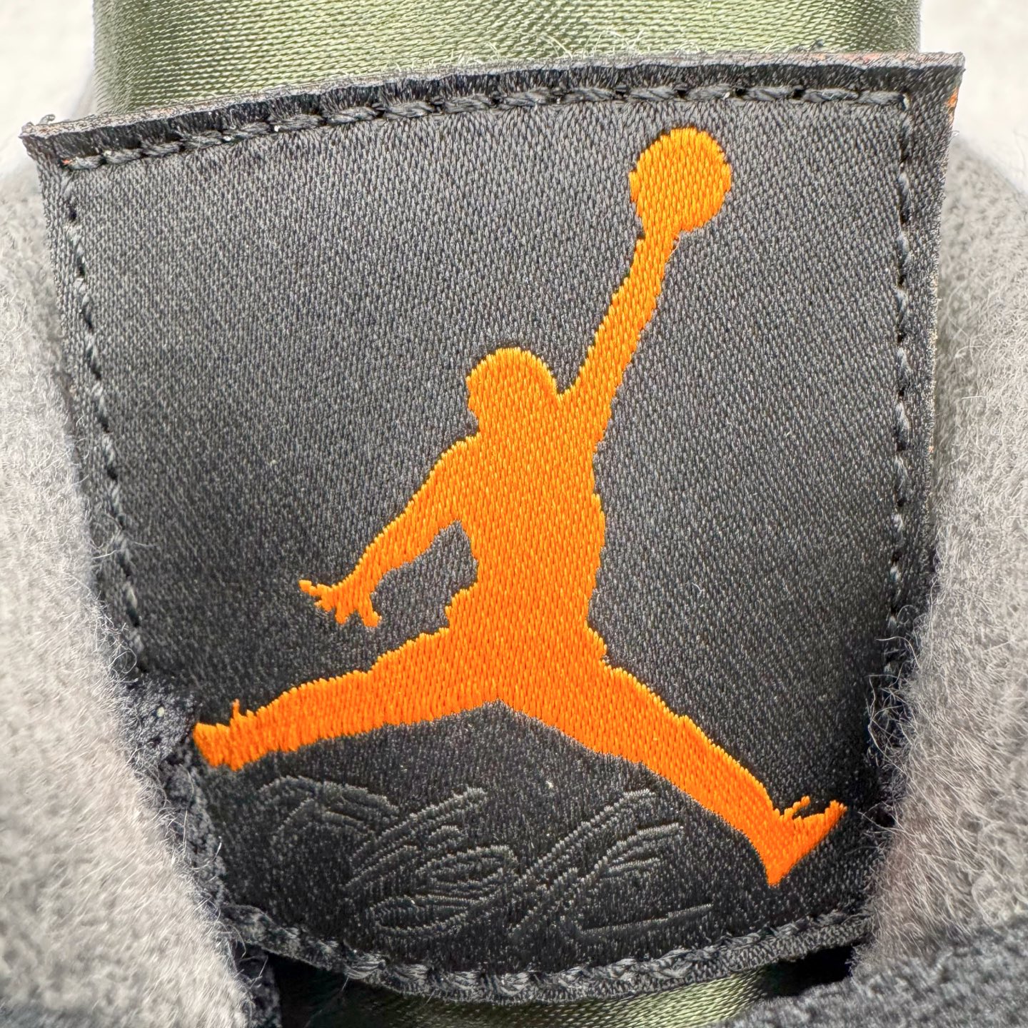 图片[10]-＃K版纯原 UNDEFEATED x Air Jordan AJ4 联名军绿黑 IB1519-200 全新升级改良 原鞋原楦原纸板同源开发 完美呈现乔4的版型 内侧正确双色网格 还原细节 原厂皮料 正确气垫颜色 正确网格工艺 正确拉帮工艺 全鞋原装材料制作 原档案原模具打造 支持全方位与正品对比 尺码：40 40.5 41 42 42.5 43 44 44.5 45 46 47.5-选品中心