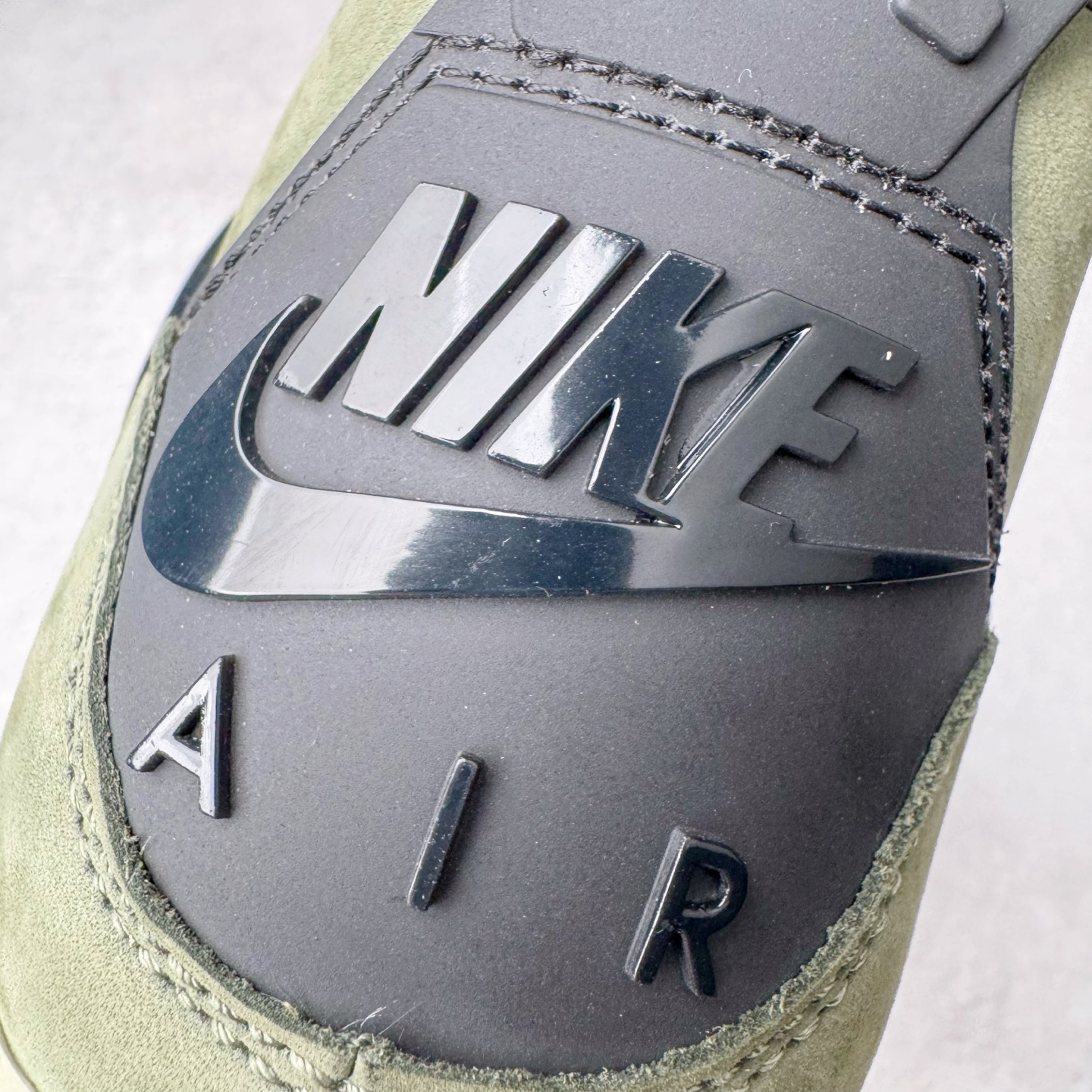 图片[14]-＃K版纯原 UNDEFEATED x Air Jordan AJ4 联名军绿黑 IB1519-200 全新升级改良 原鞋原楦原纸板同源开发 完美呈现乔4的版型 内侧正确双色网格 还原细节 原厂皮料 正确气垫颜色 正确网格工艺 正确拉帮工艺 全鞋原装材料制作 原档案原模具打造 支持全方位与正品对比 尺码：40 40.5 41 42 42.5 43 44 44.5 45 46 47.5-选品中心