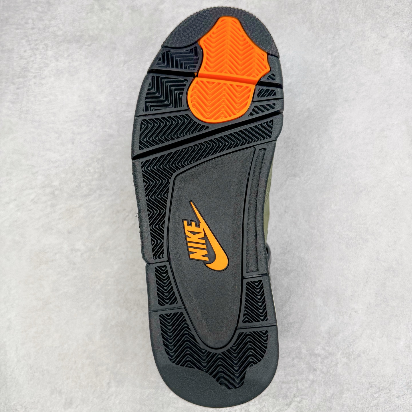 图片[9]-＃K版纯原 UNDEFEATED x Air Jordan AJ4 联名军绿黑 IB1519-200 全新升级改良 原鞋原楦原纸板同源开发 完美呈现乔4的版型 内侧正确双色网格 还原细节 原厂皮料 正确气垫颜色 正确网格工艺 正确拉帮工艺 全鞋原装材料制作 原档案原模具打造 支持全方位与正品对比 尺码：40 40.5 41 42 42.5 43 44 44.5 45 46 47.5-选品中心